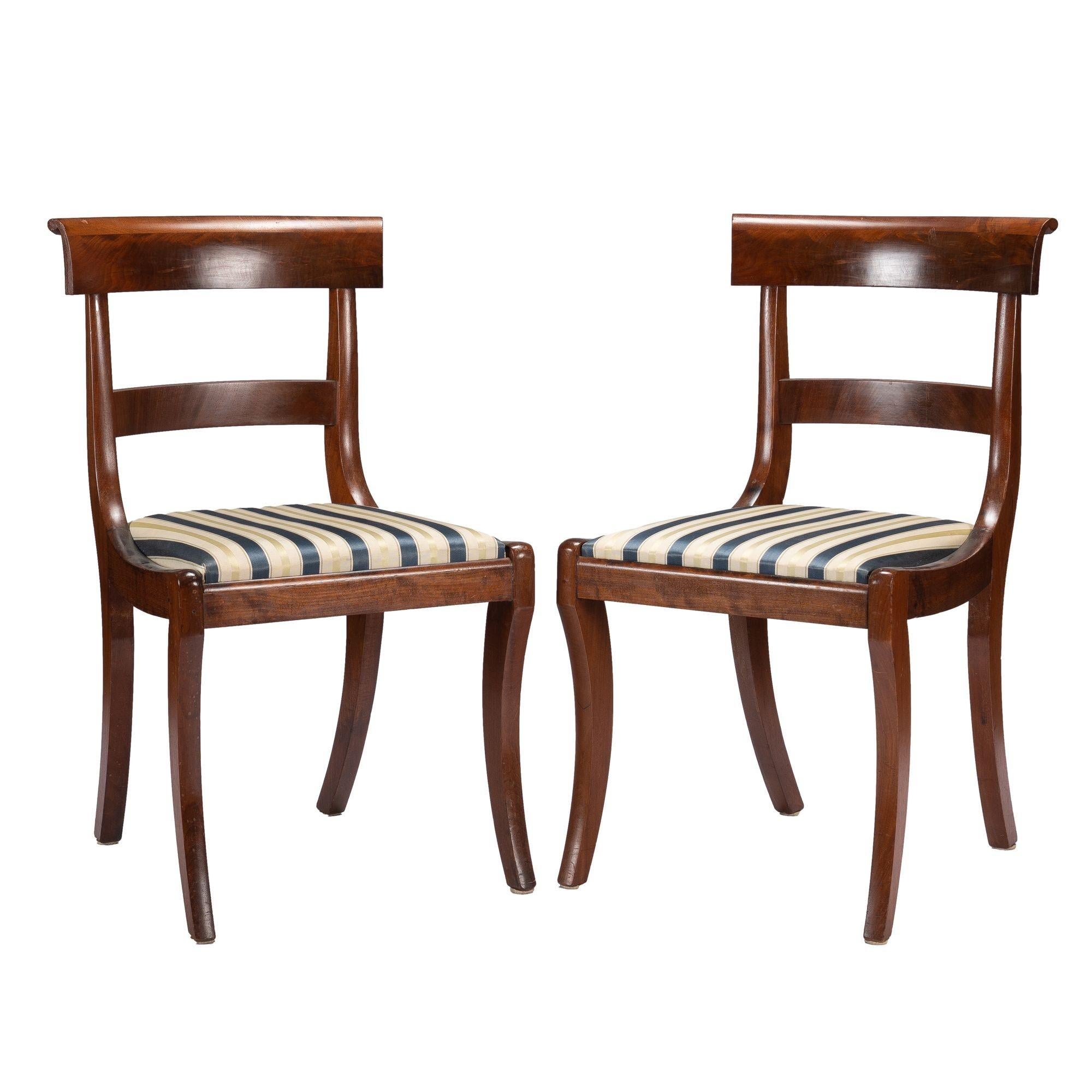 American Pair of New York mahogany Klismos slip seat side chairs, 1825 For Sale