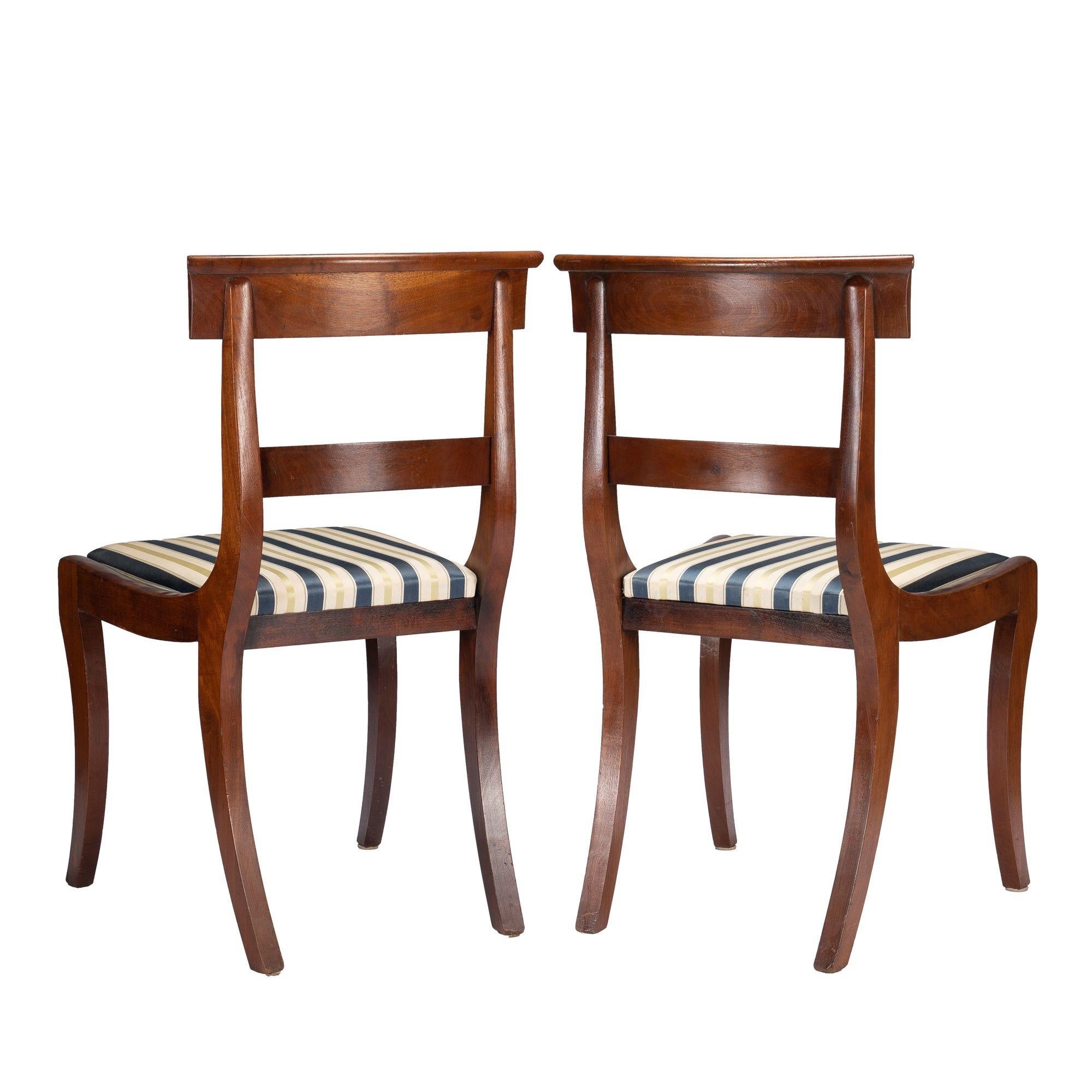 Pair of New York mahogany Klismos slip seat side chairs, 1825 For Sale 1