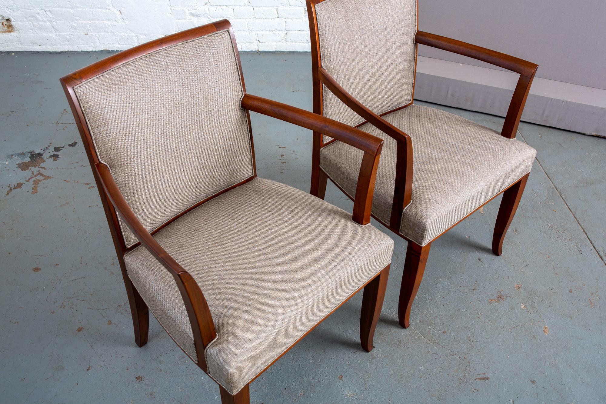 Pair of newly restored 1940s Art Deco style mahogany open armchairs. Beautiful gently curved and bent arms with small taper and curve to legs. Clean lines throughout.
Measures: Seat depth 18.5