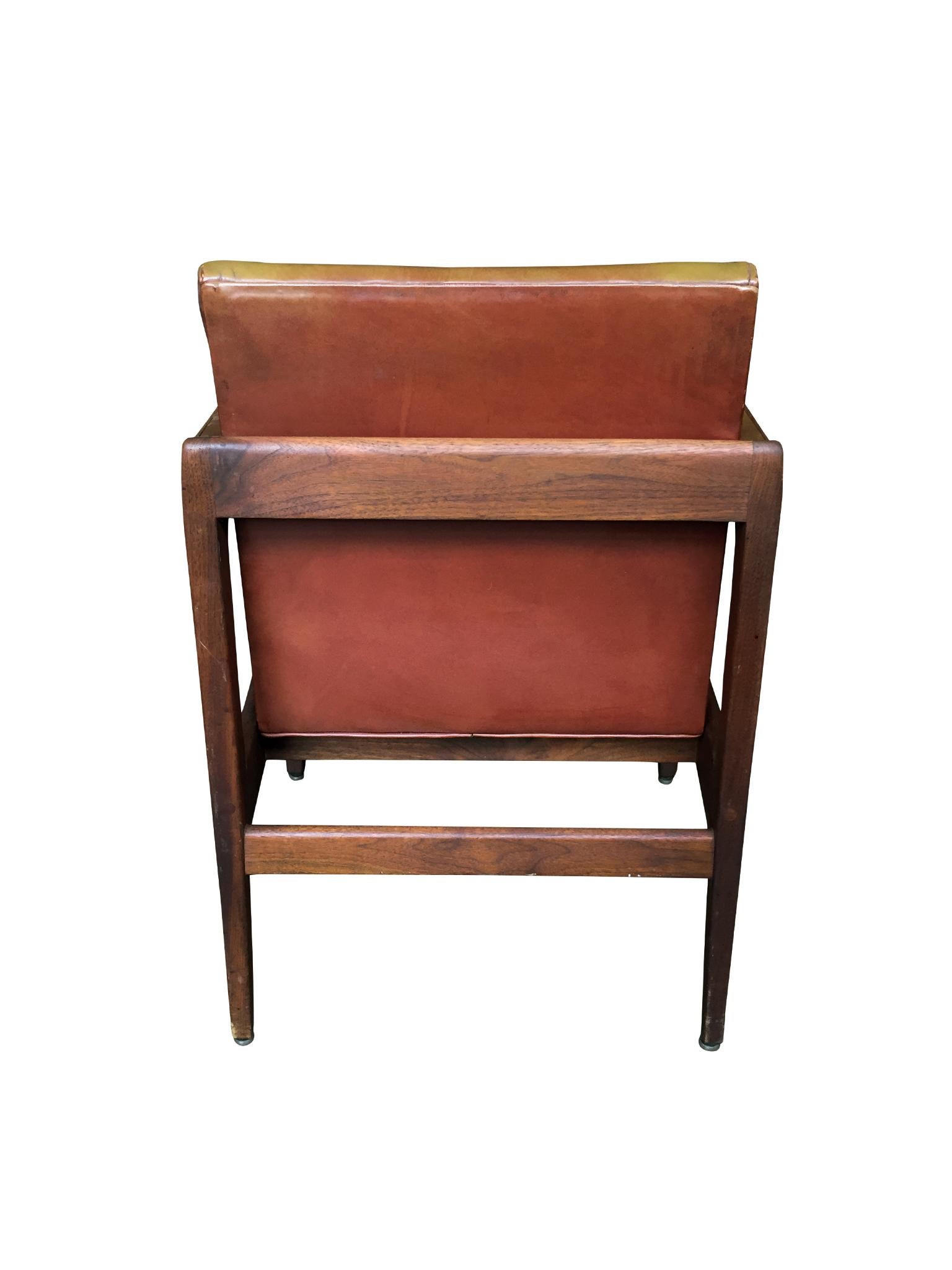 Pair of Newly Restored Midcentury Leather Armchairs in the Style of Jens Risom In Good Condition In New York, NY