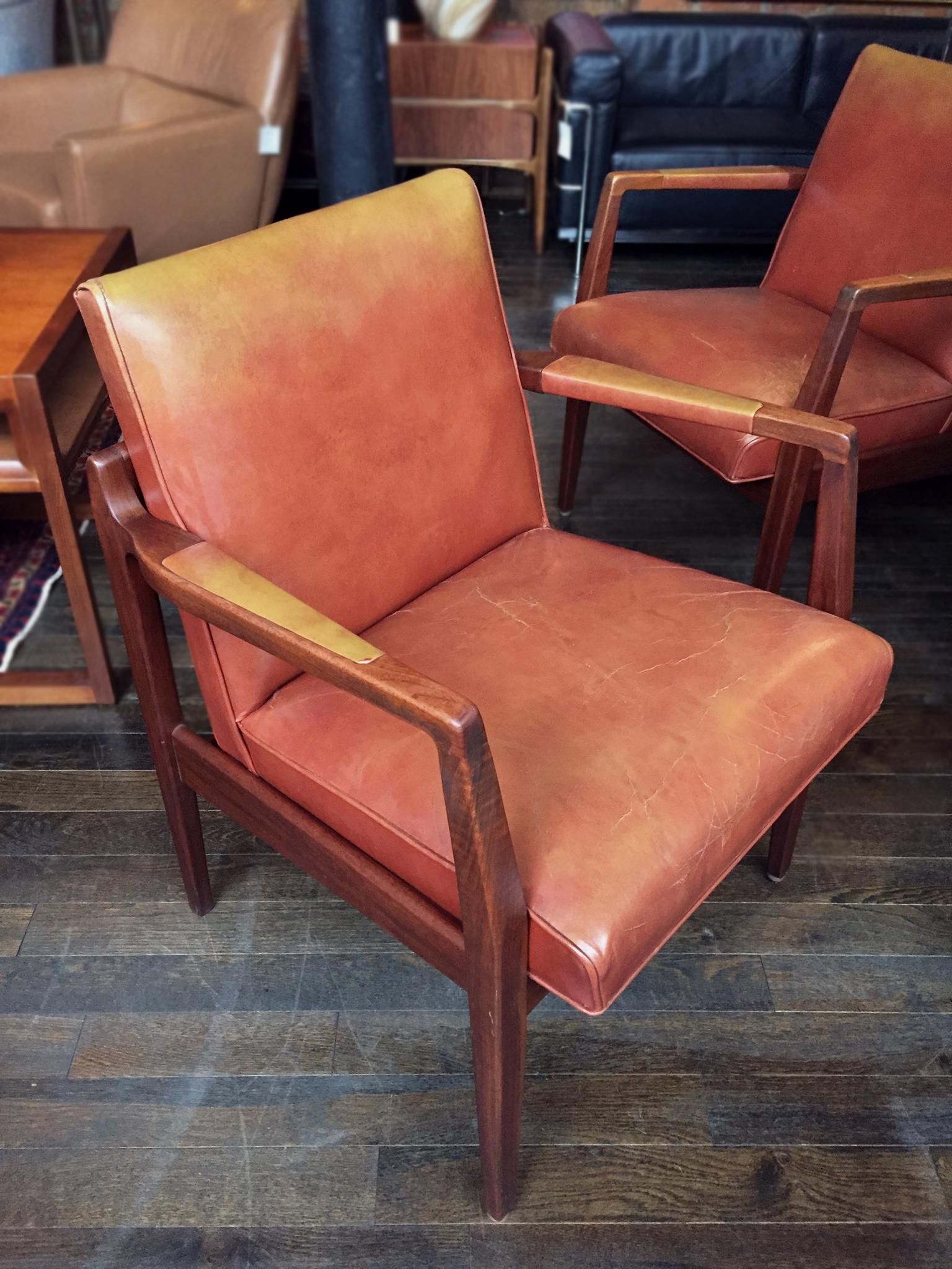 Pair of Newly Restored Midcentury Leather Armchairs in the Style of Jens Risom 3