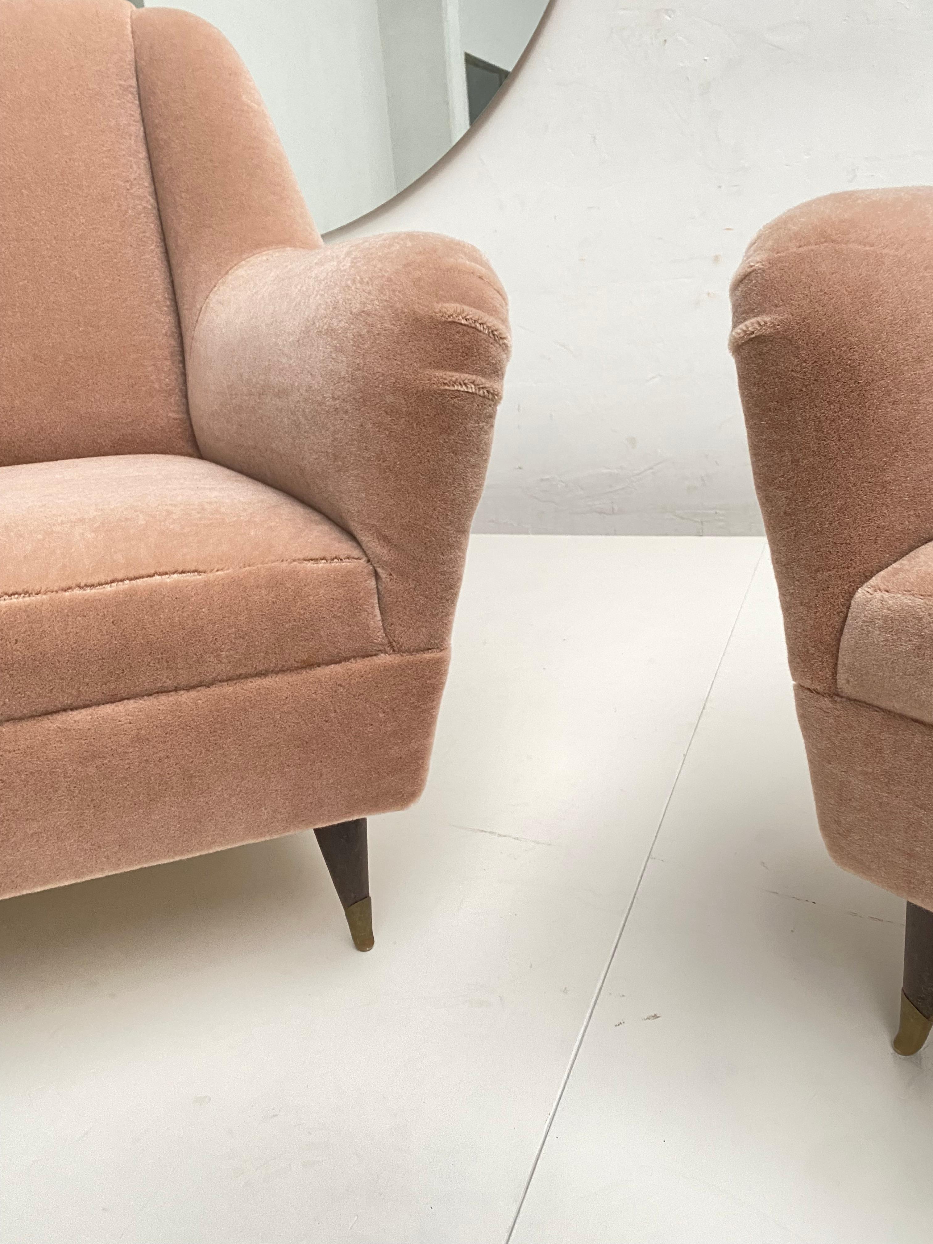 Paire de chaises longues Ponti nouvellement tapissées 100 % mohair velours « Teddy » en vente 4