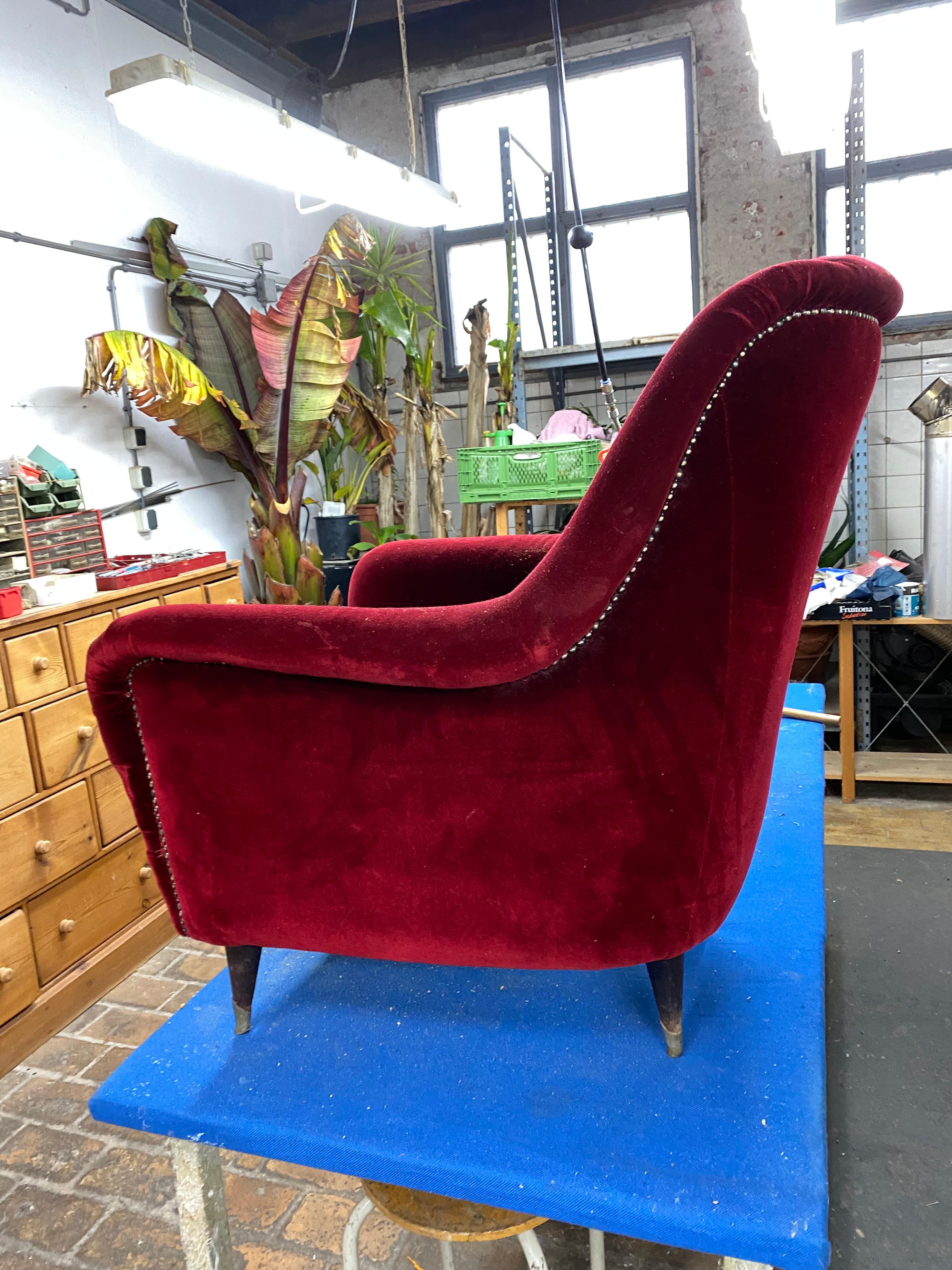 Paire de chaises longues Ponti nouvellement tapissées 100 % mohair velours « Teddy » en vente 5