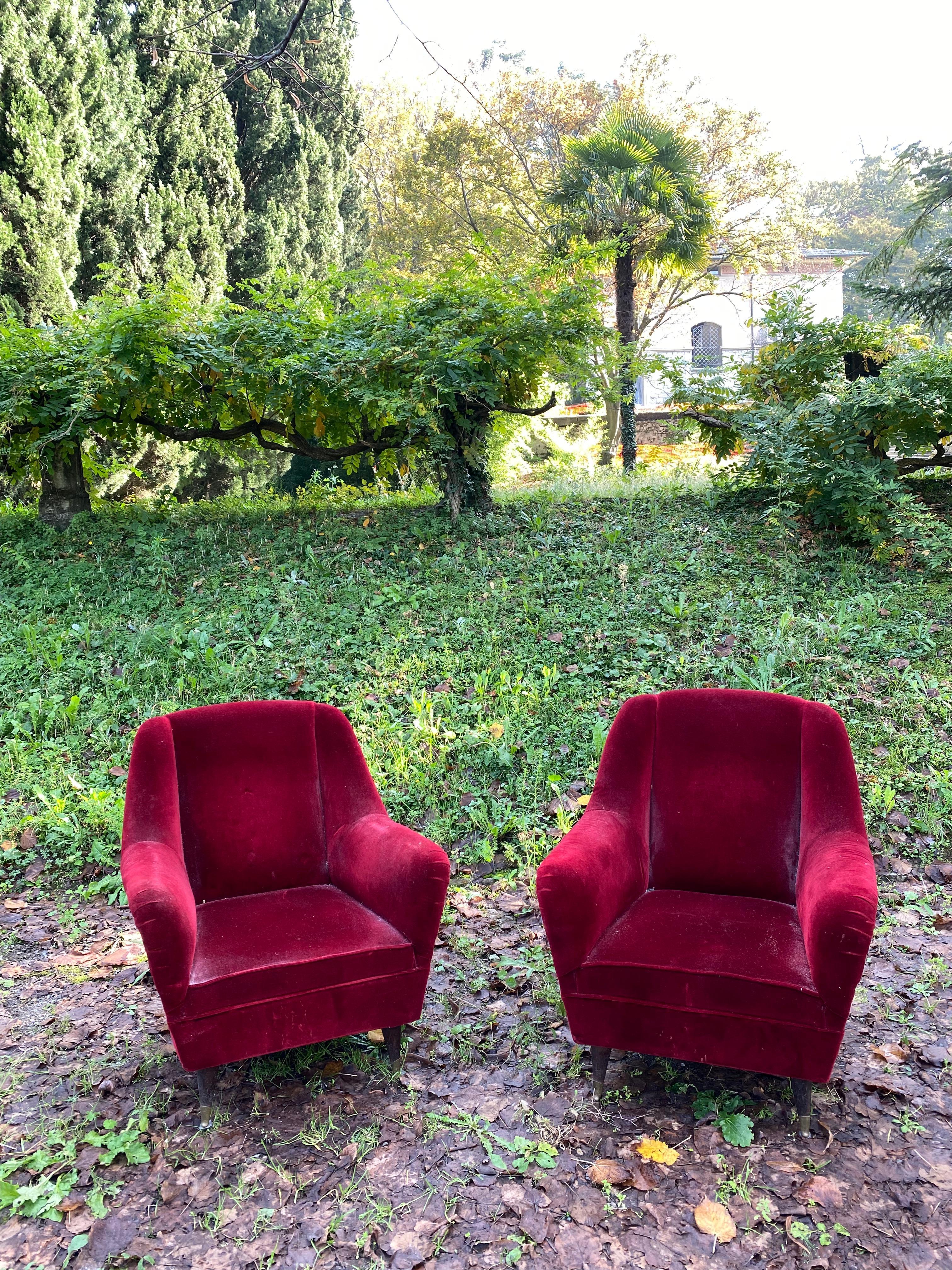 Paire de chaises longues Ponti nouvellement tapissées 100 % mohair velours « Teddy » Bon état - En vente à bergen op zoom, NL