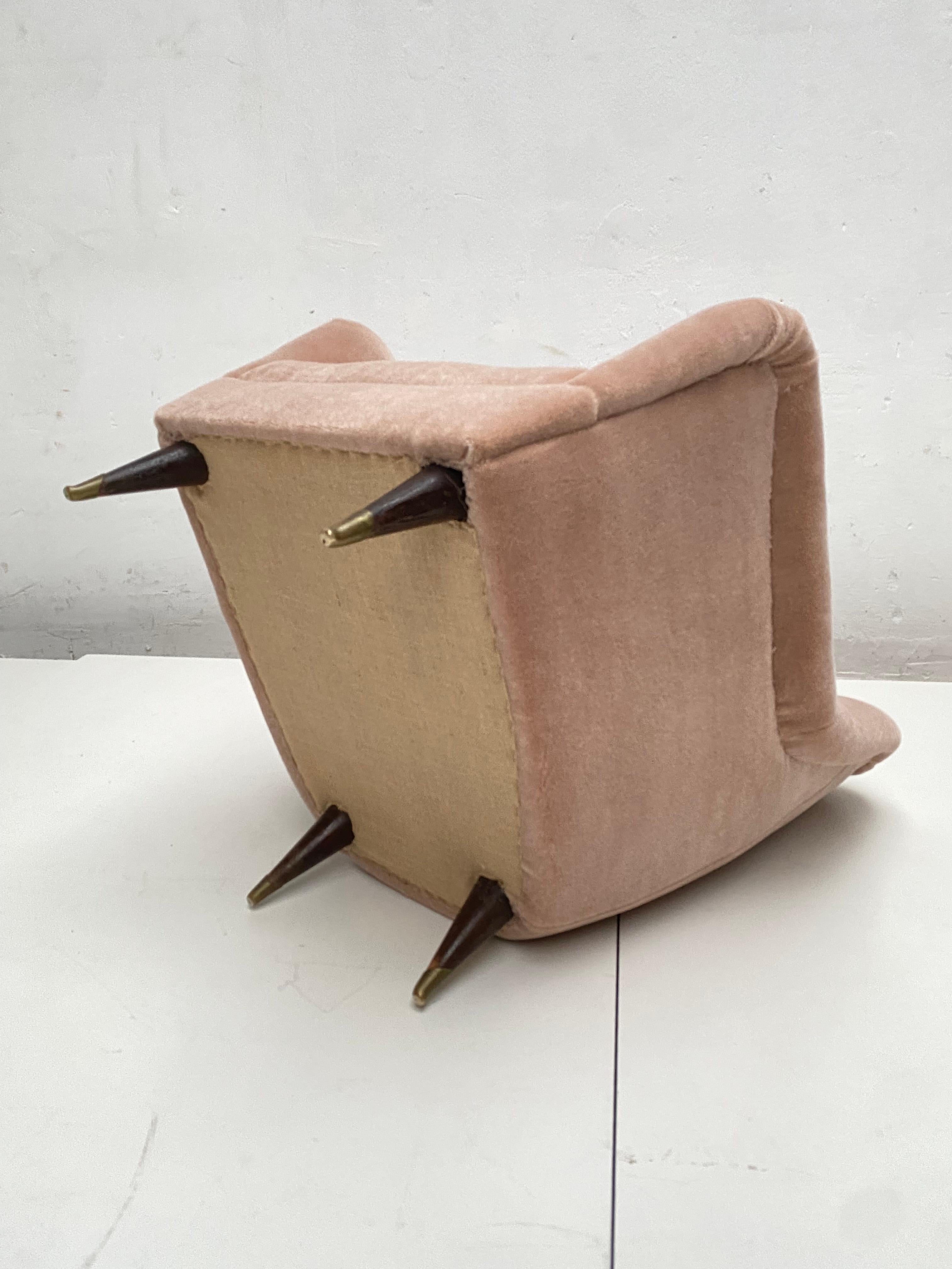 Paire de chaises longues Ponti nouvellement tapissées 100 % mohair velours « Teddy » en vente 1