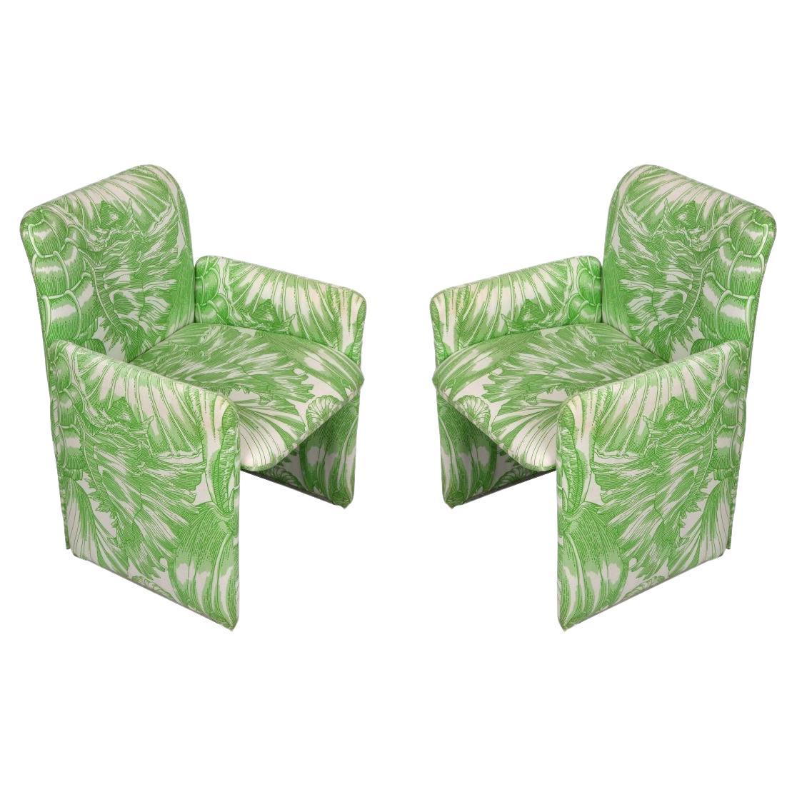 Coppia di sedie appena imbottite in tessuto di Meg Braff Designs, Nassau Pistachio in vendita