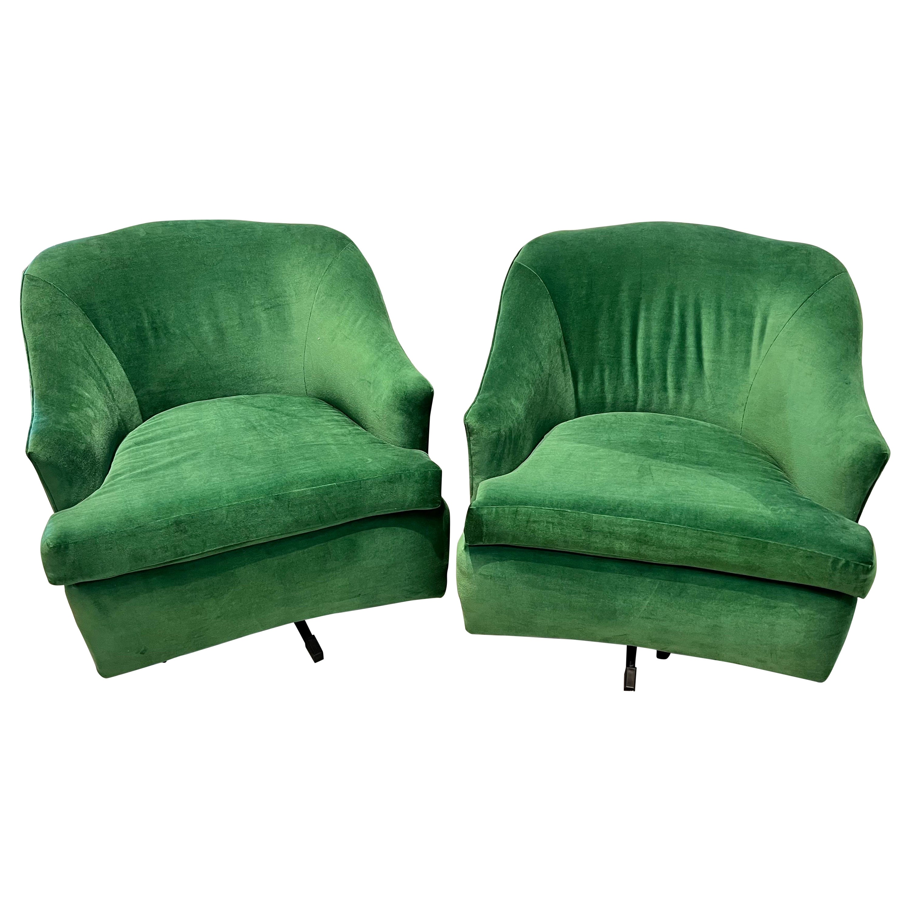 Pareja de sillones giratorios de terciopelo verde esmeralda recién tapizados