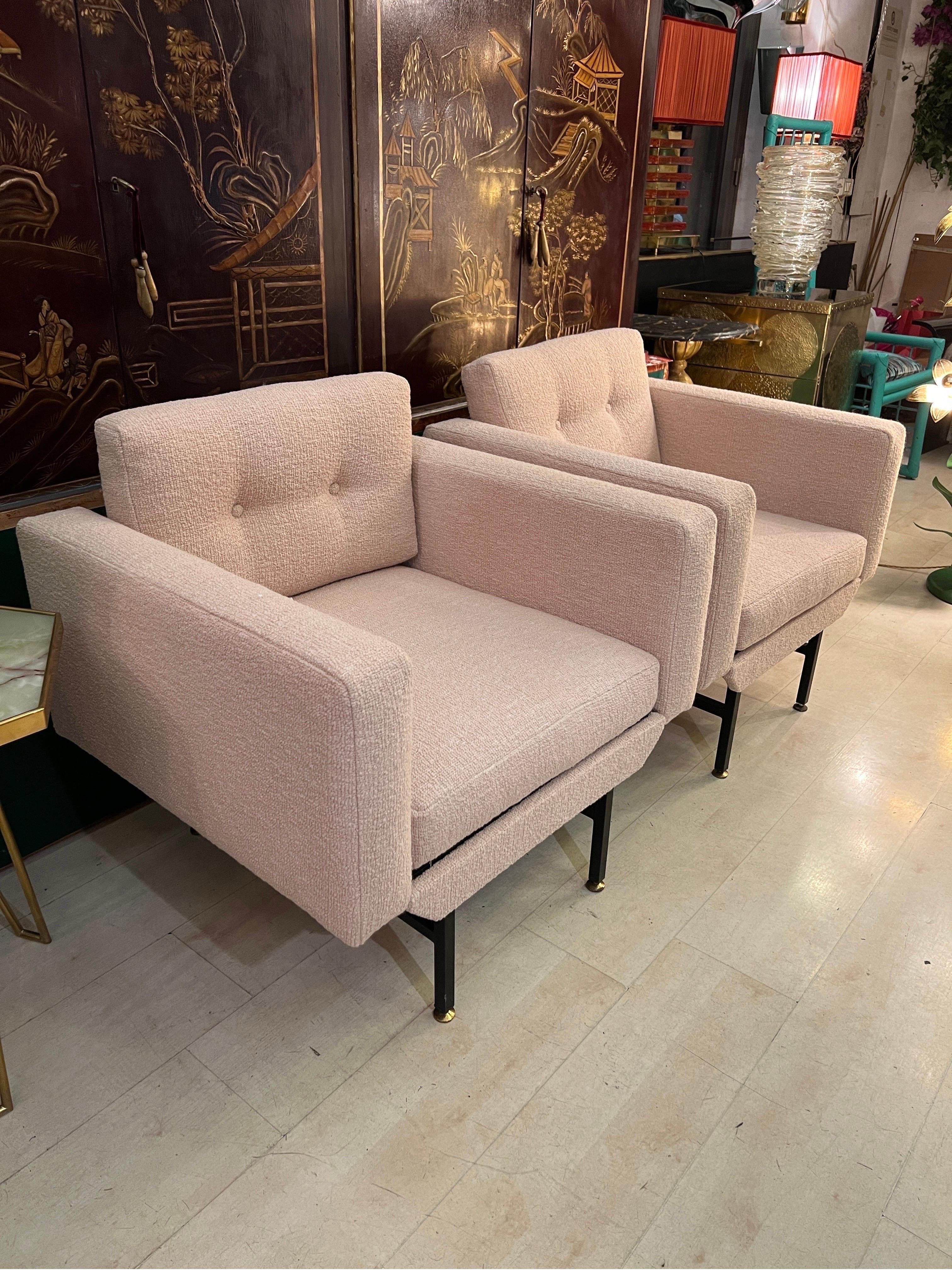 Mid-Century Modern Pair of Newly Upholstered Pale Pink Bouclé Armchairs, 1950s For Sale