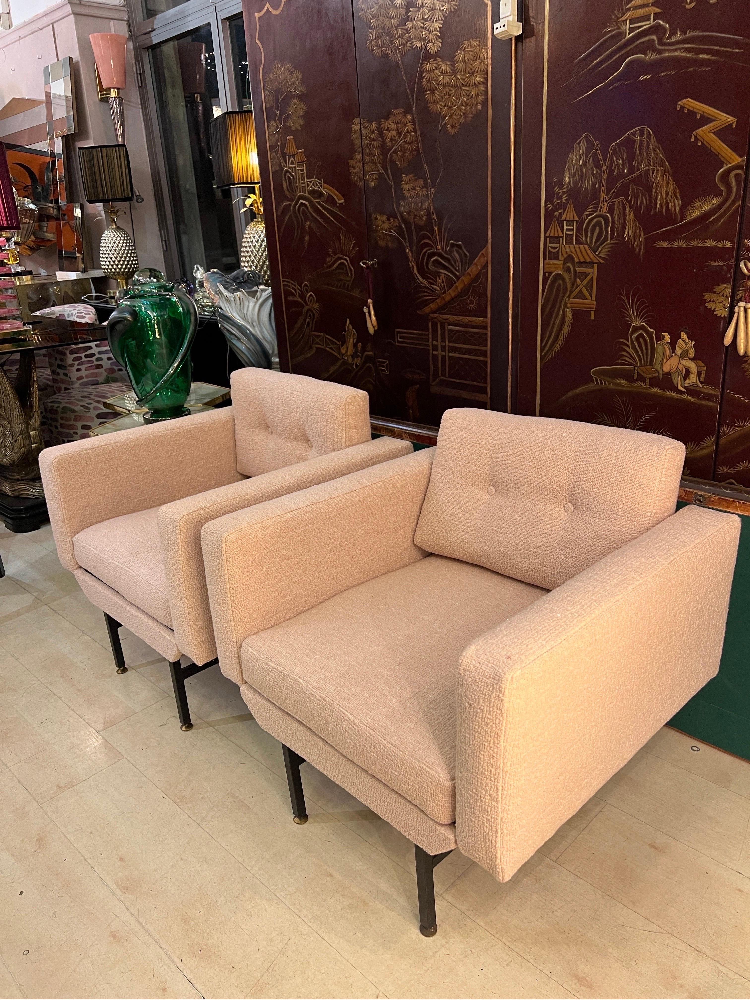 20th Century Pair of Newly Upholstered Pale Pink Bouclé Armchairs, 1950s For Sale