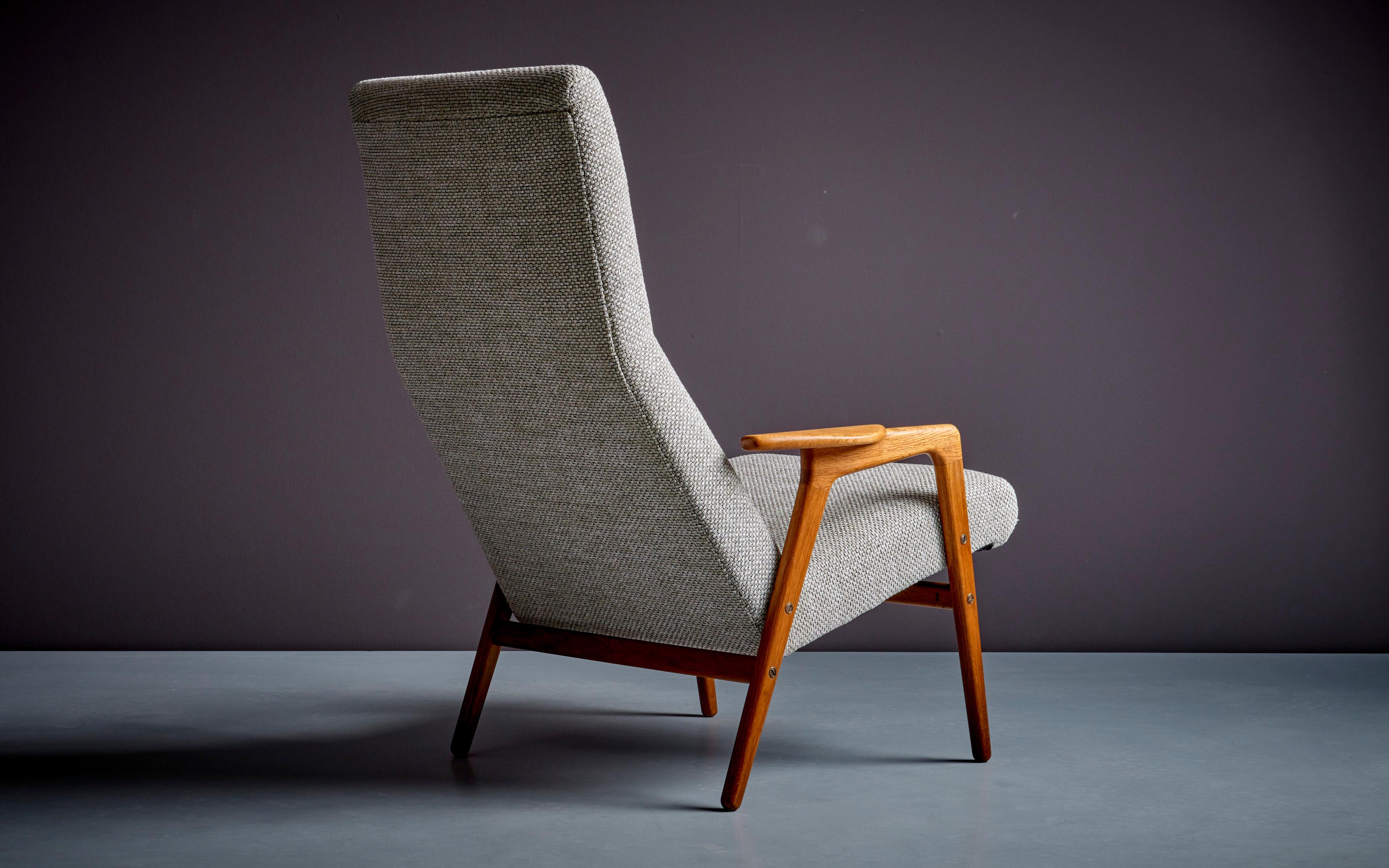 Pair of Newly Upholstered Yngve Ekström 'Lästo' and 'Ruster' Lounge Chairs For Sale 1