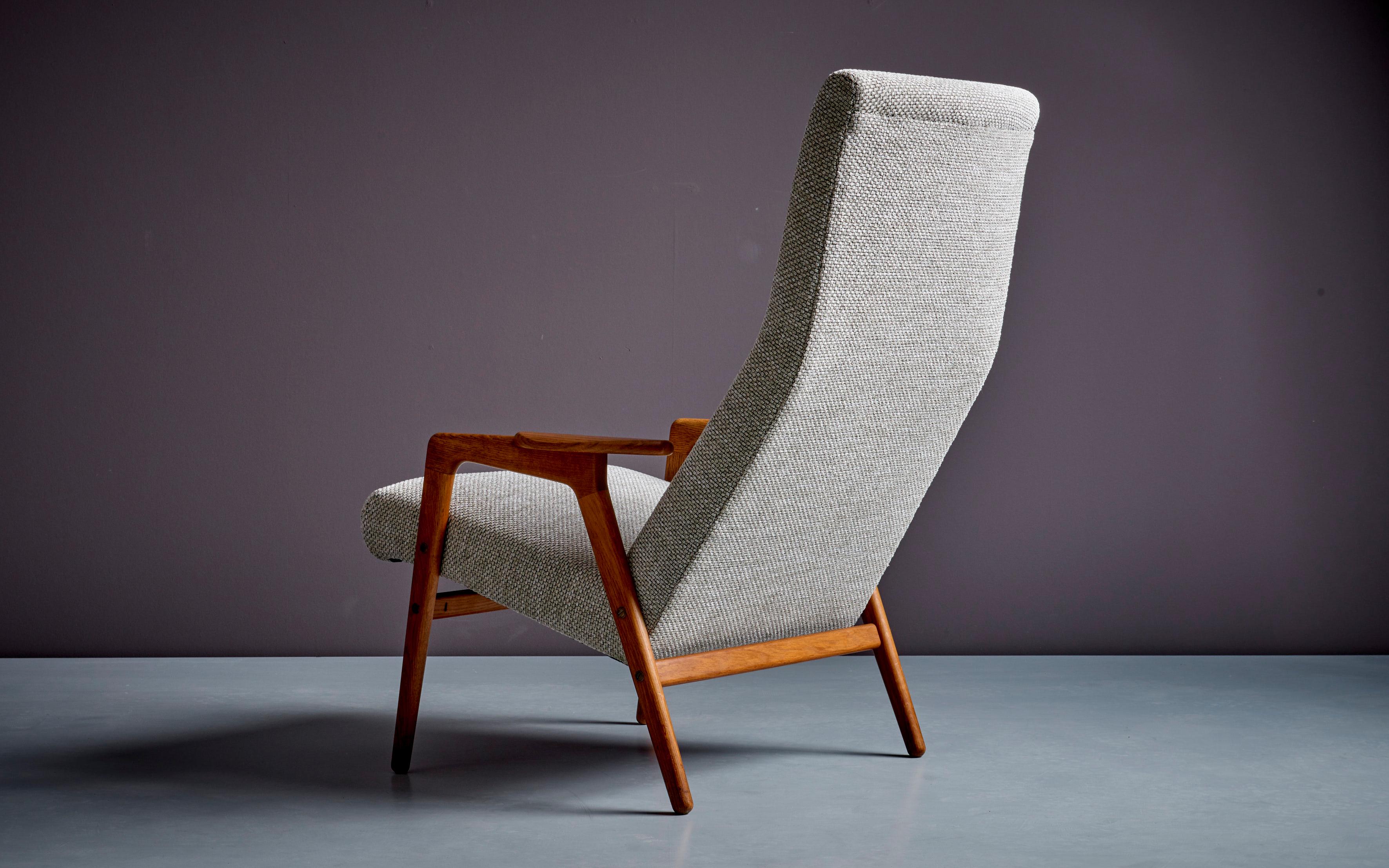 Pair of Newly Upholstered Yngve Ekström 'Lästo' and 'Ruster' Lounge Chairs For Sale 2