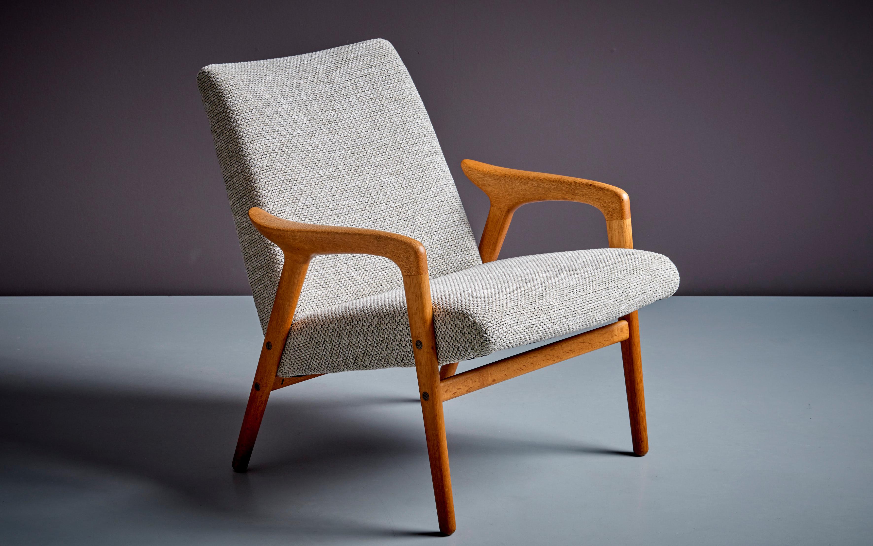 Pair of Newly Upholstered Yngve Ekström 'Lästo' and 'Ruster' Lounge Chairs For Sale 4