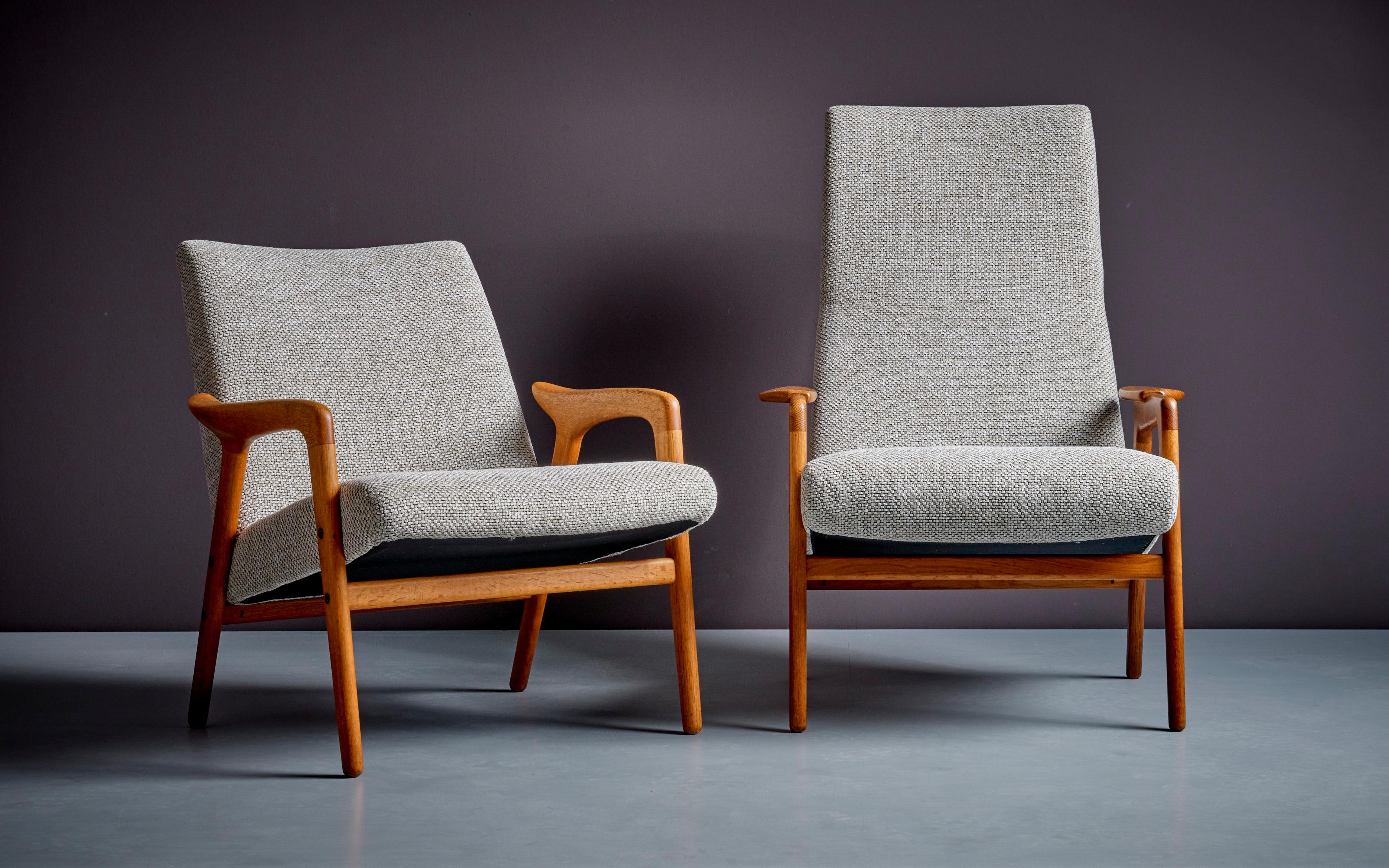 Ein Paar neu gepolsterte Yngve Ekström 'Lästo' und 'Ruster' Lounge Stühle im Angebot 13