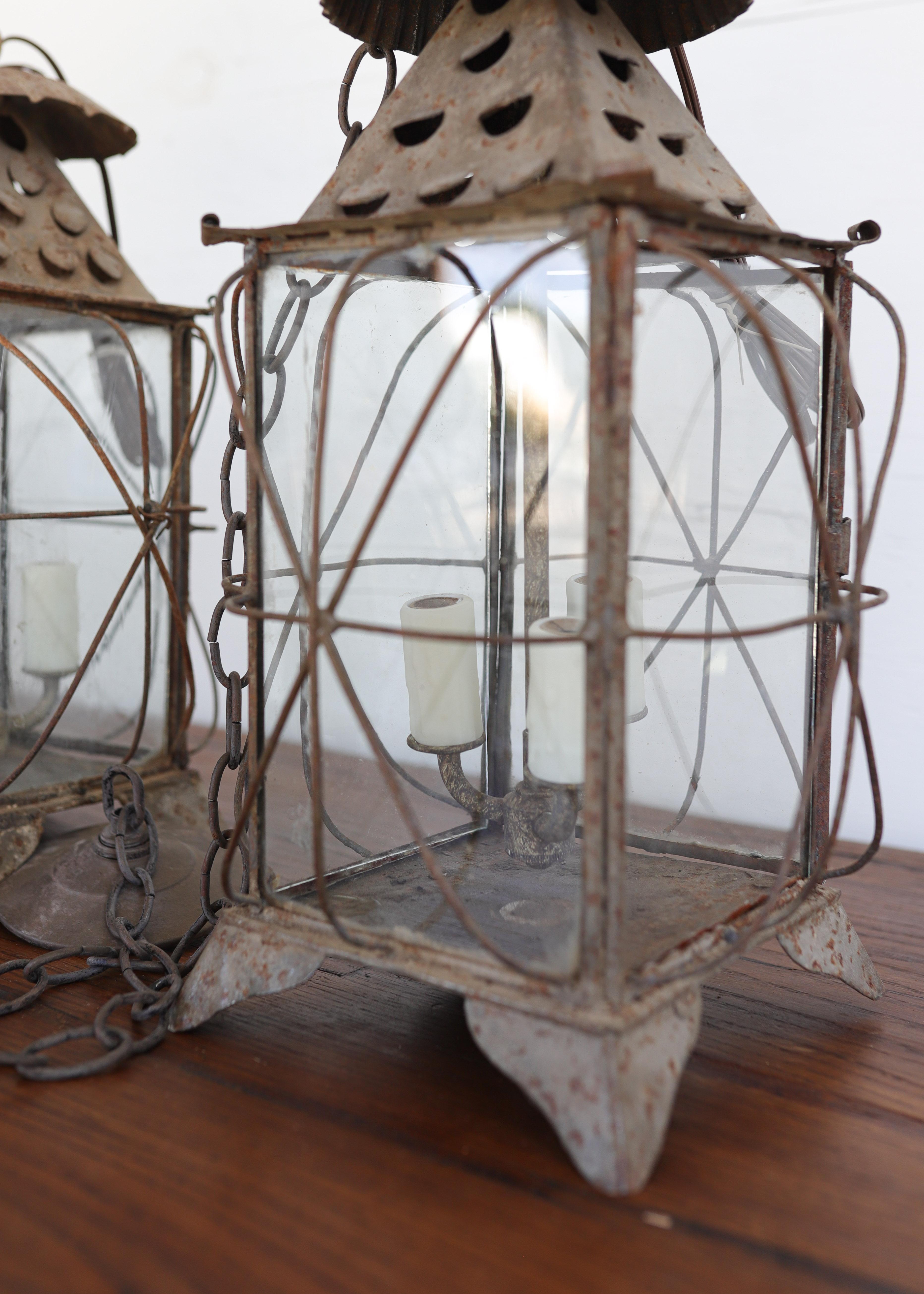 XX secolo Pair of Newly Wired Antique French Tôle and Glass Lanterns in vendita