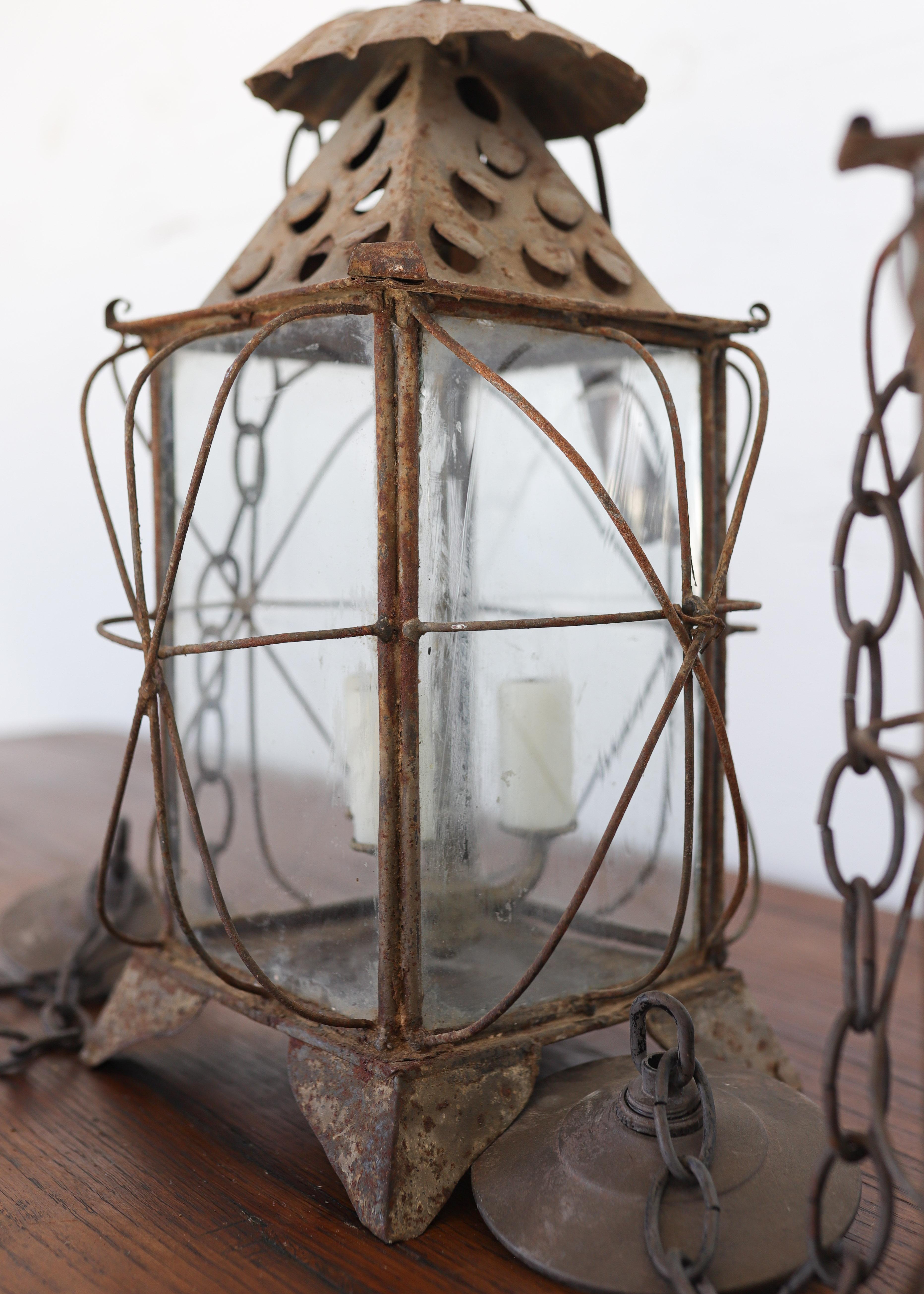 Metallo Pair of Newly Wired Antique French Tôle and Glass Lanterns in vendita