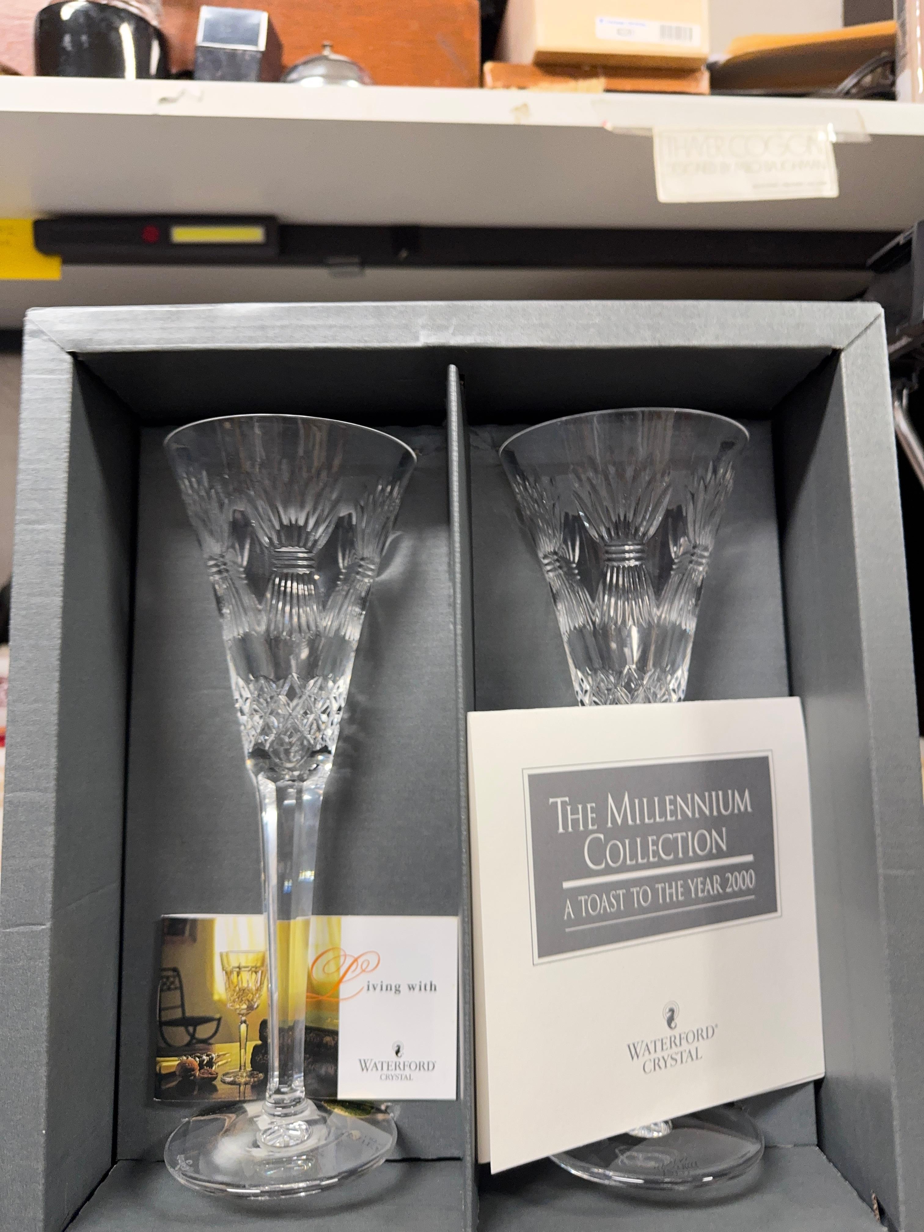 Coppia di cristalli Waterford Crystal The Millennium Collection, NIB, che non sono mai stati venduti. In condizioni buone in vendita a Pasadena, TX