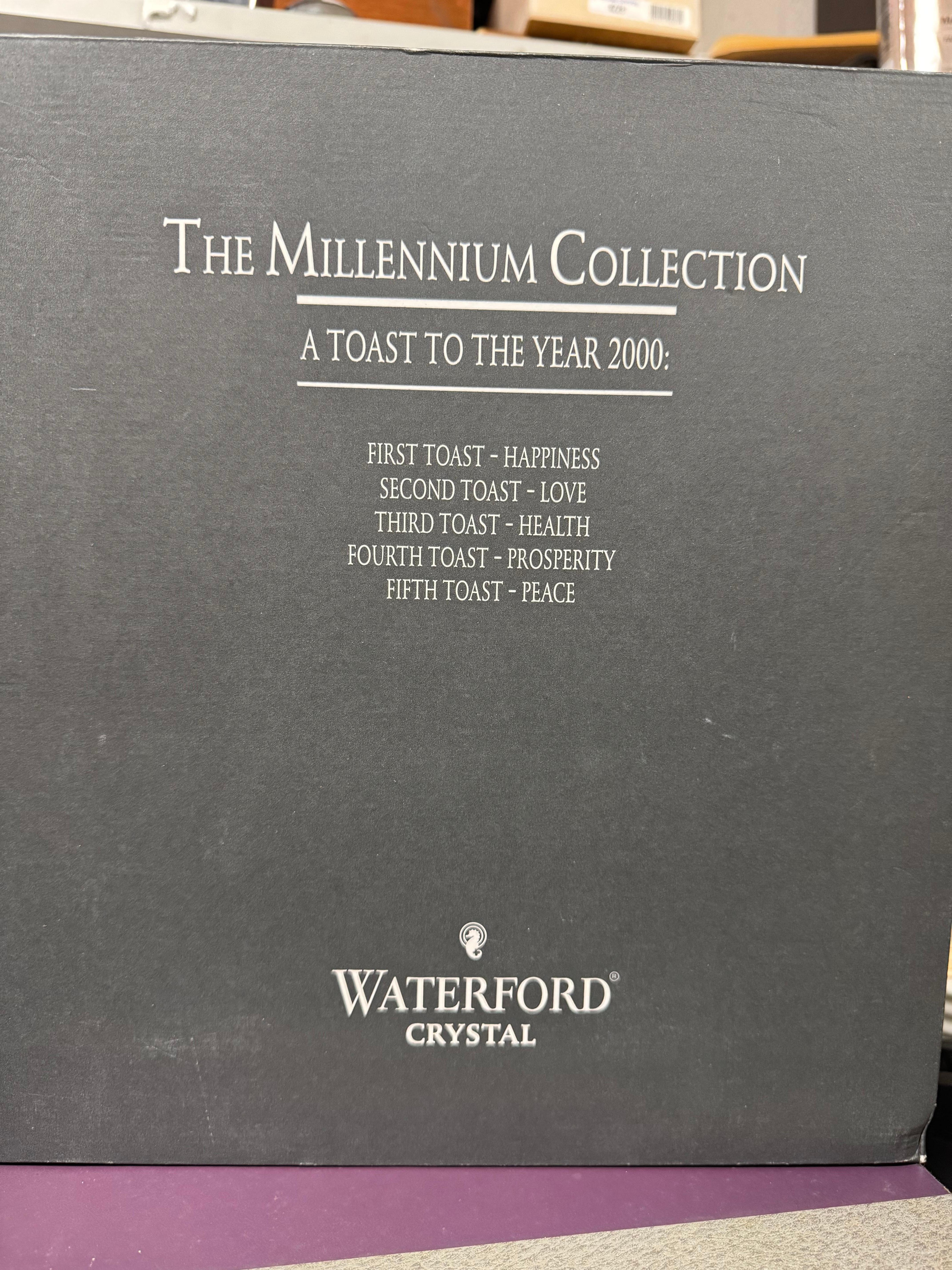 XX secolo Coppia di cristalli Waterford Crystal The Millennium Collection, NIB, che non sono mai stati venduti. in vendita