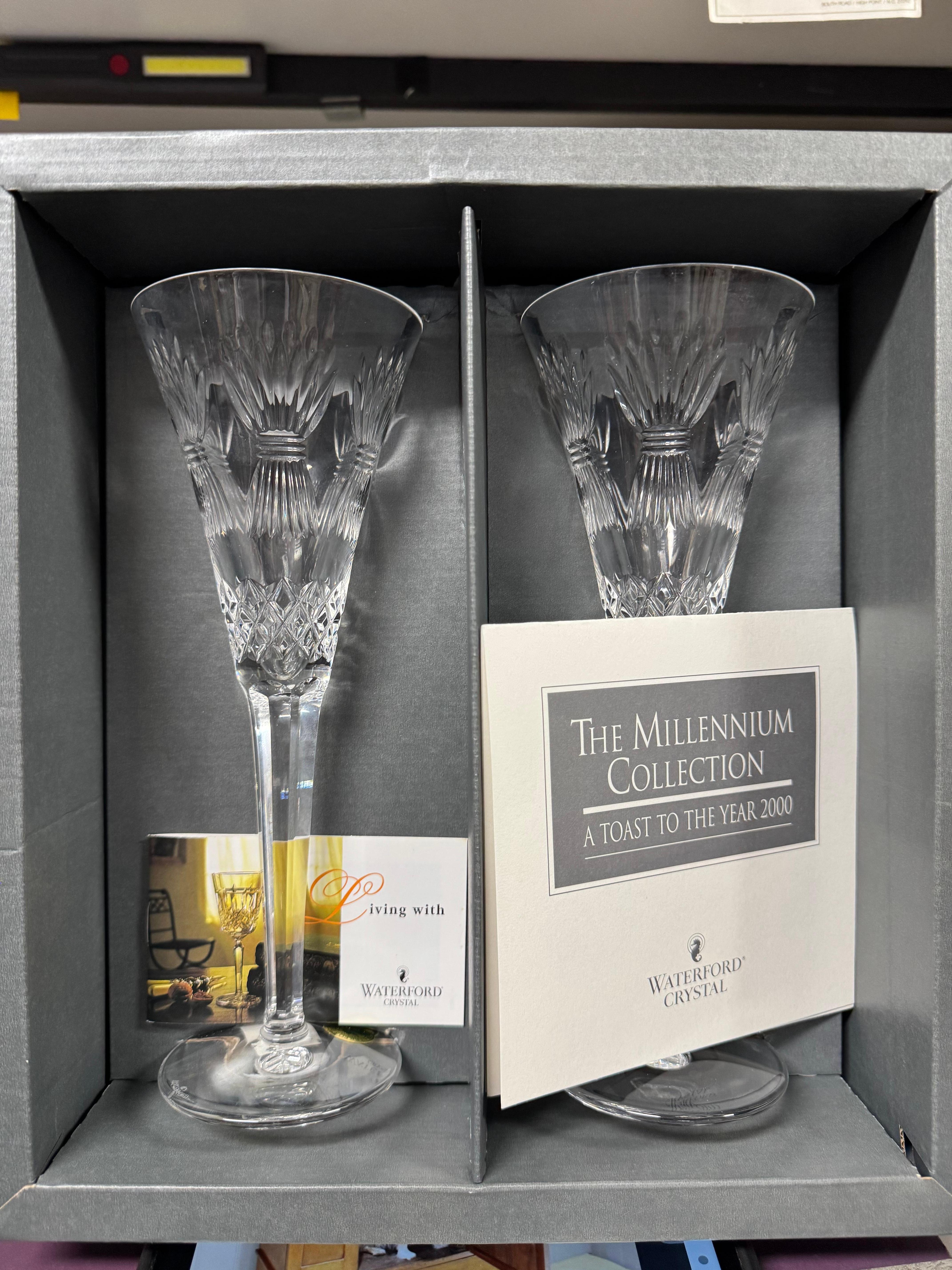 Vetro Coppia di cristalli Waterford Crystal The Millennium Collection, NIB, che non sono mai stati venduti. in vendita