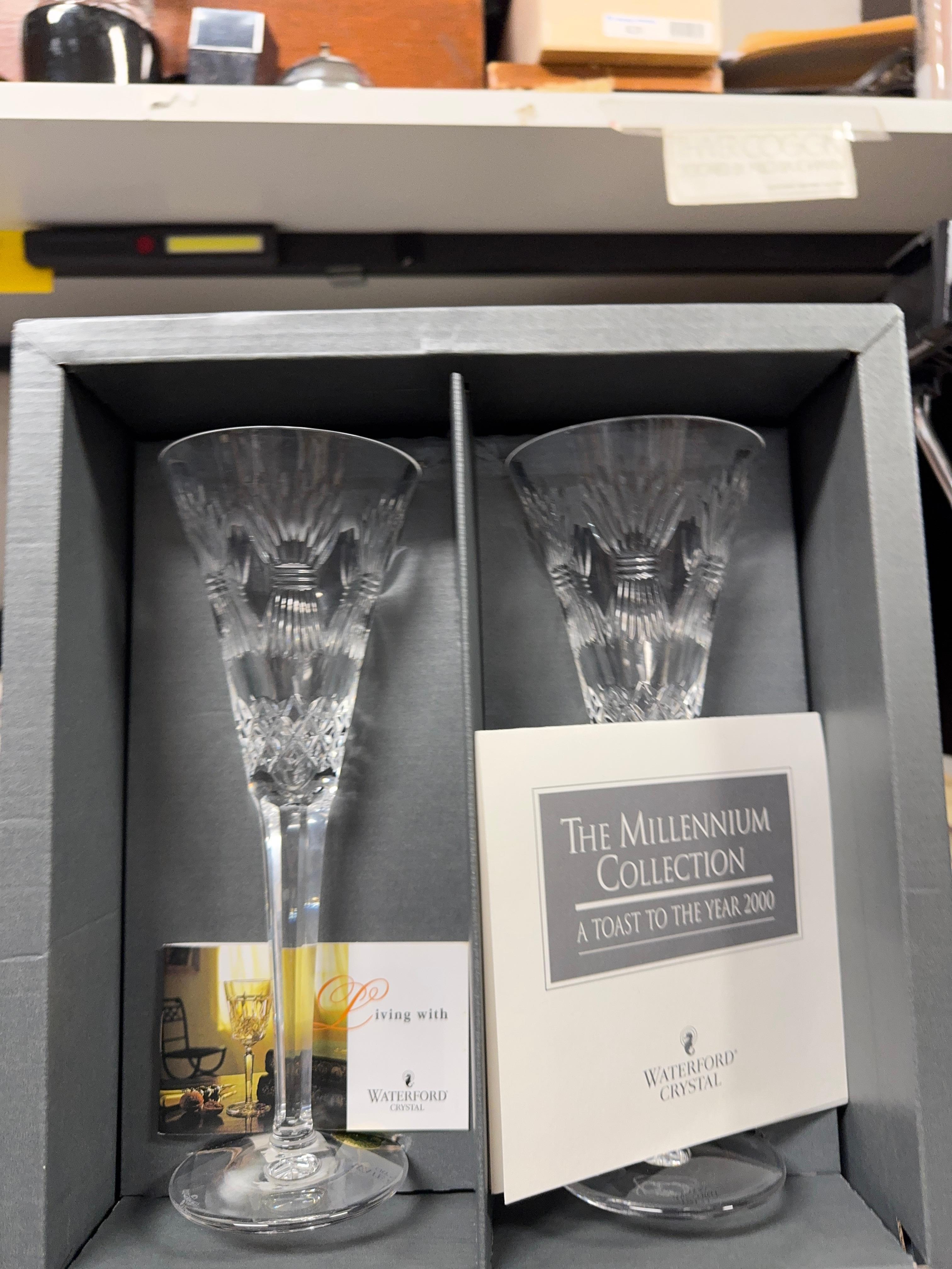 Coppia di cristalli Waterford Crystal The Millennium Collection, NIB, che non sono mai stati venduti. in vendita 3