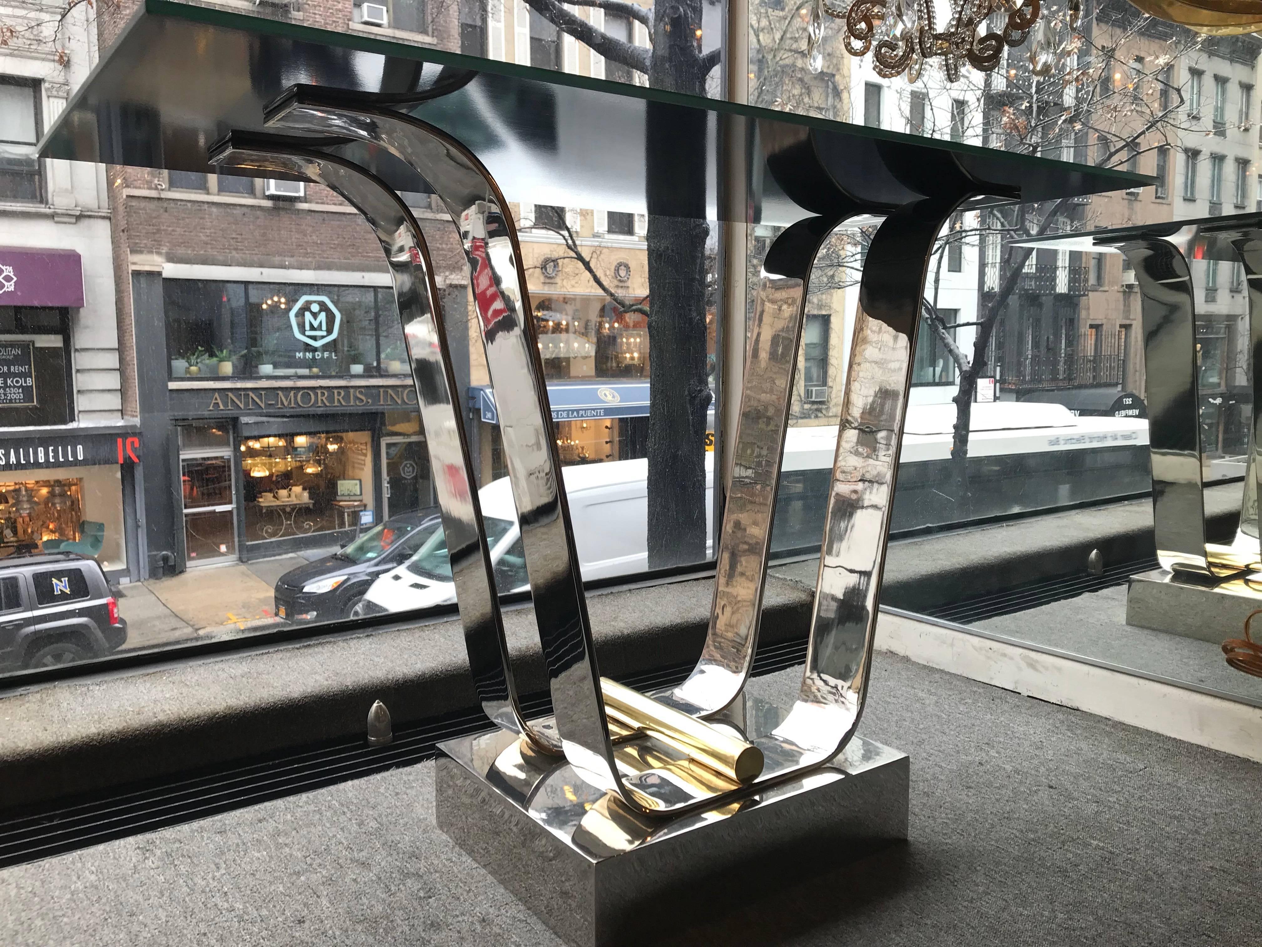 Konsolentische aus vernickeltem Glas und Glas, Paar im Zustand „Gut“ im Angebot in New York, NY