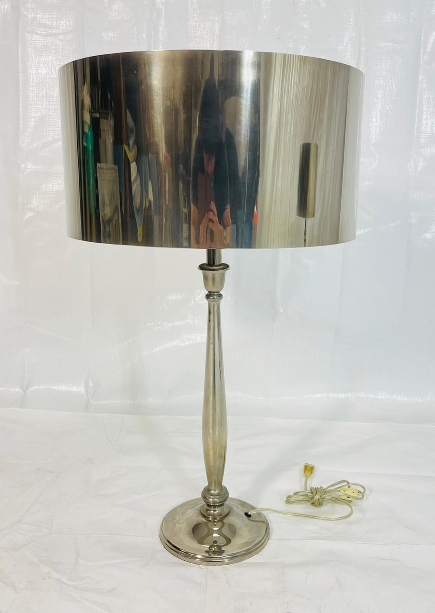 Pair of Nickel-Plated Modern Table Lamps with Matching Metal Shades en venta 3