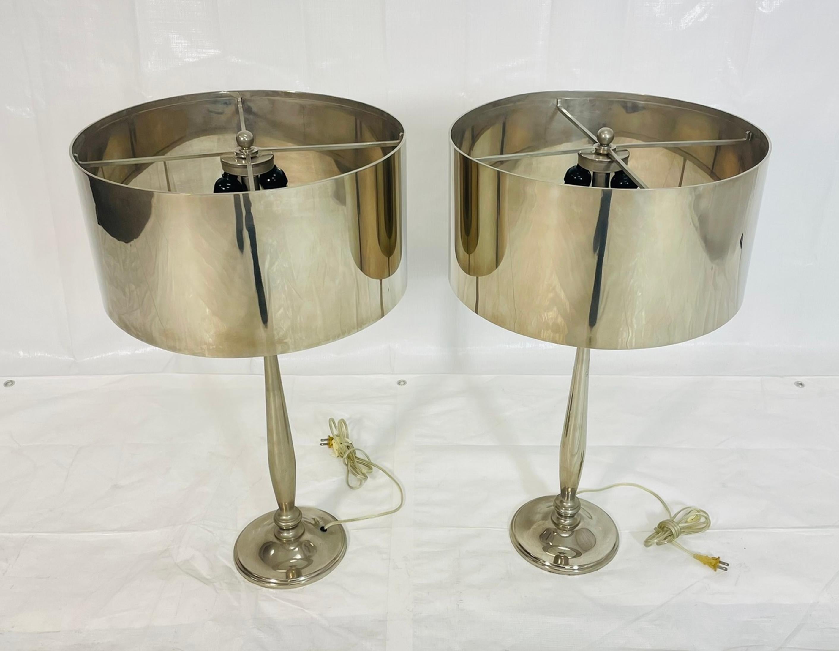 Pair of Nickel-Plated Modern Table Lamps with Matching Metal Shades Indio en venta