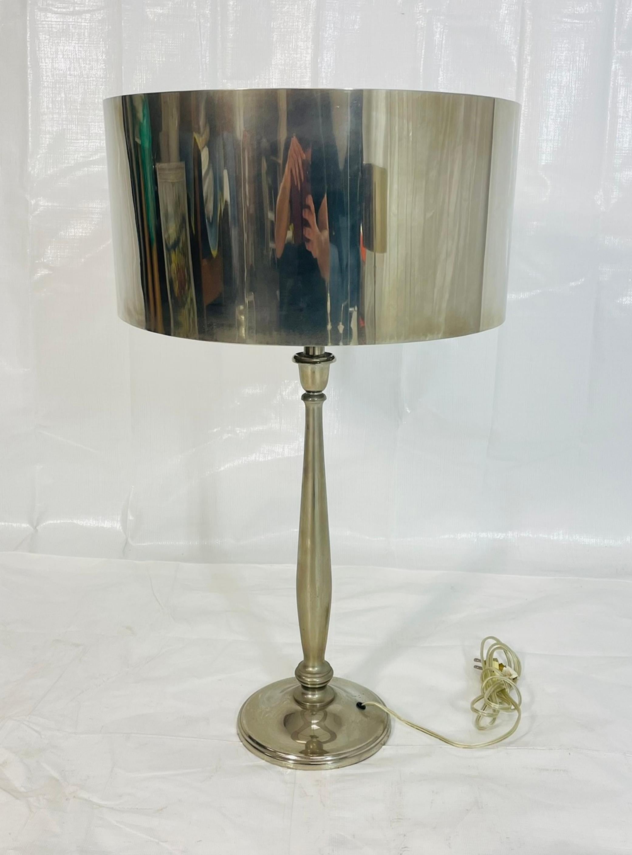 Pair of Nickel-Plated Modern Table Lamps with Matching Metal Shades en venta 1