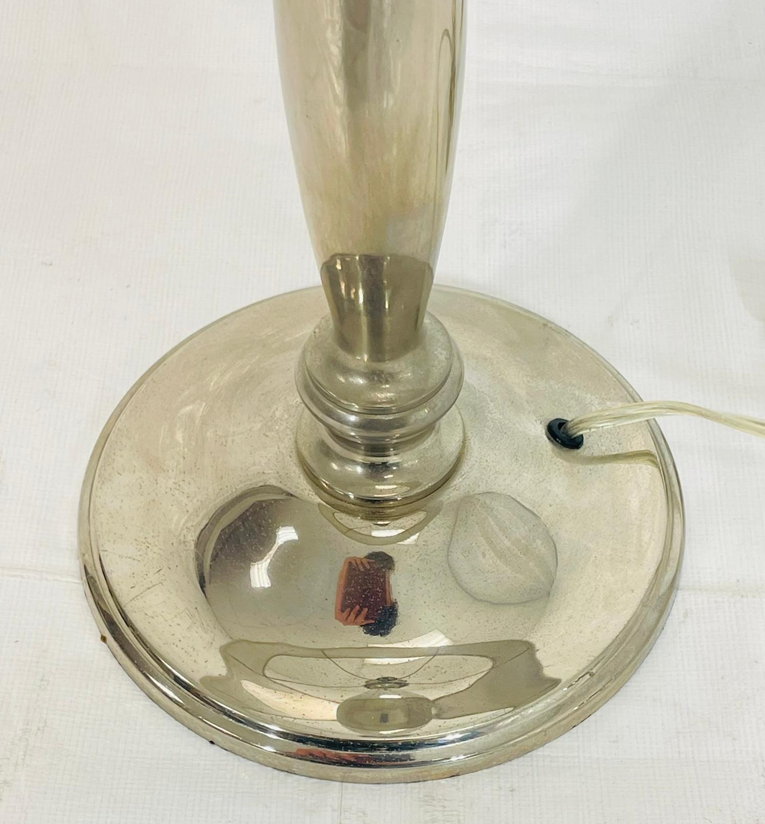 Pair of Nickel-Plated Modern Table Lamps with Matching Metal Shades en venta 2