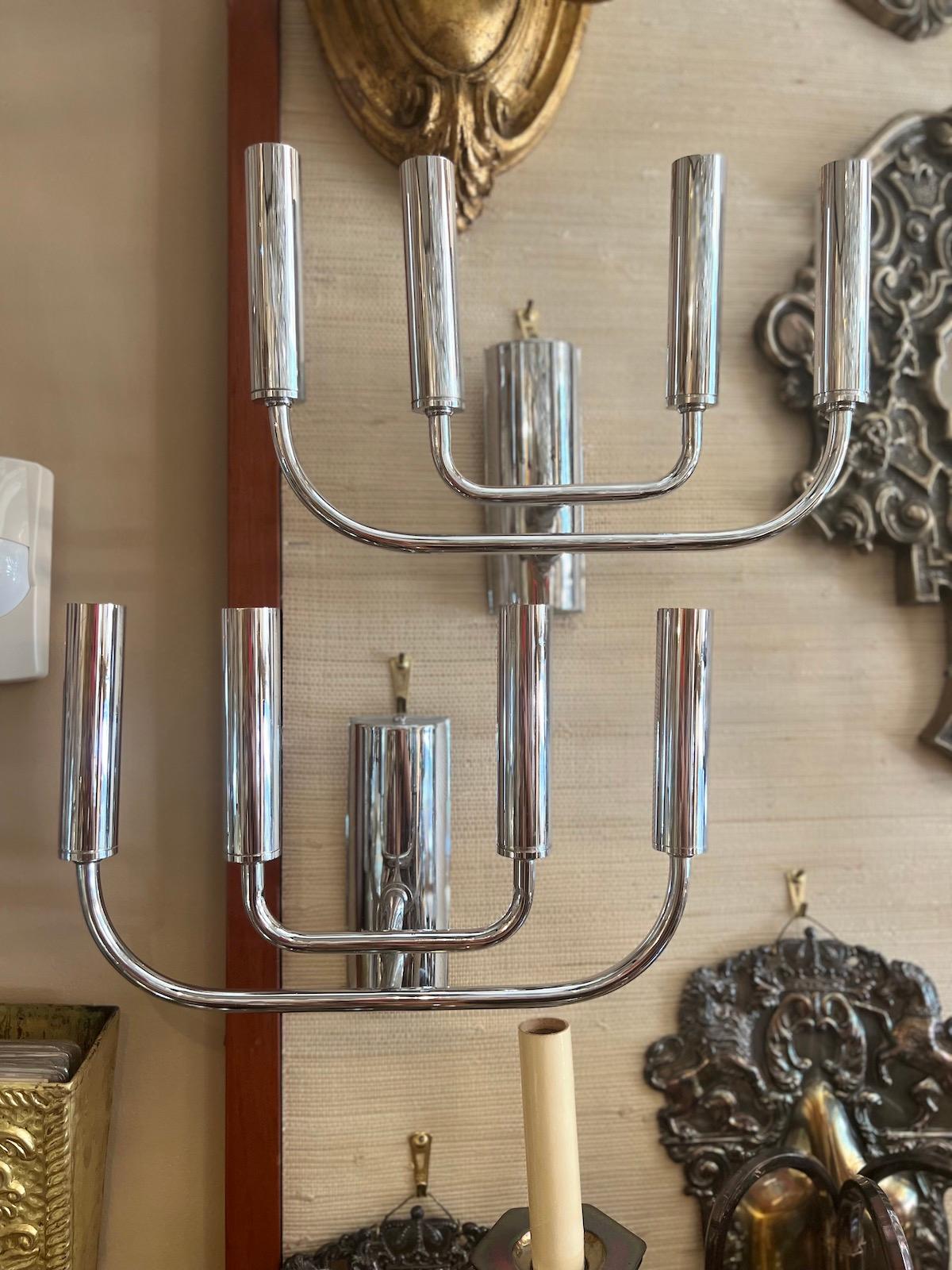 Pair of circa 1950s Italian nickel plated four lights sconces.

Measurements:
Height: 7.5