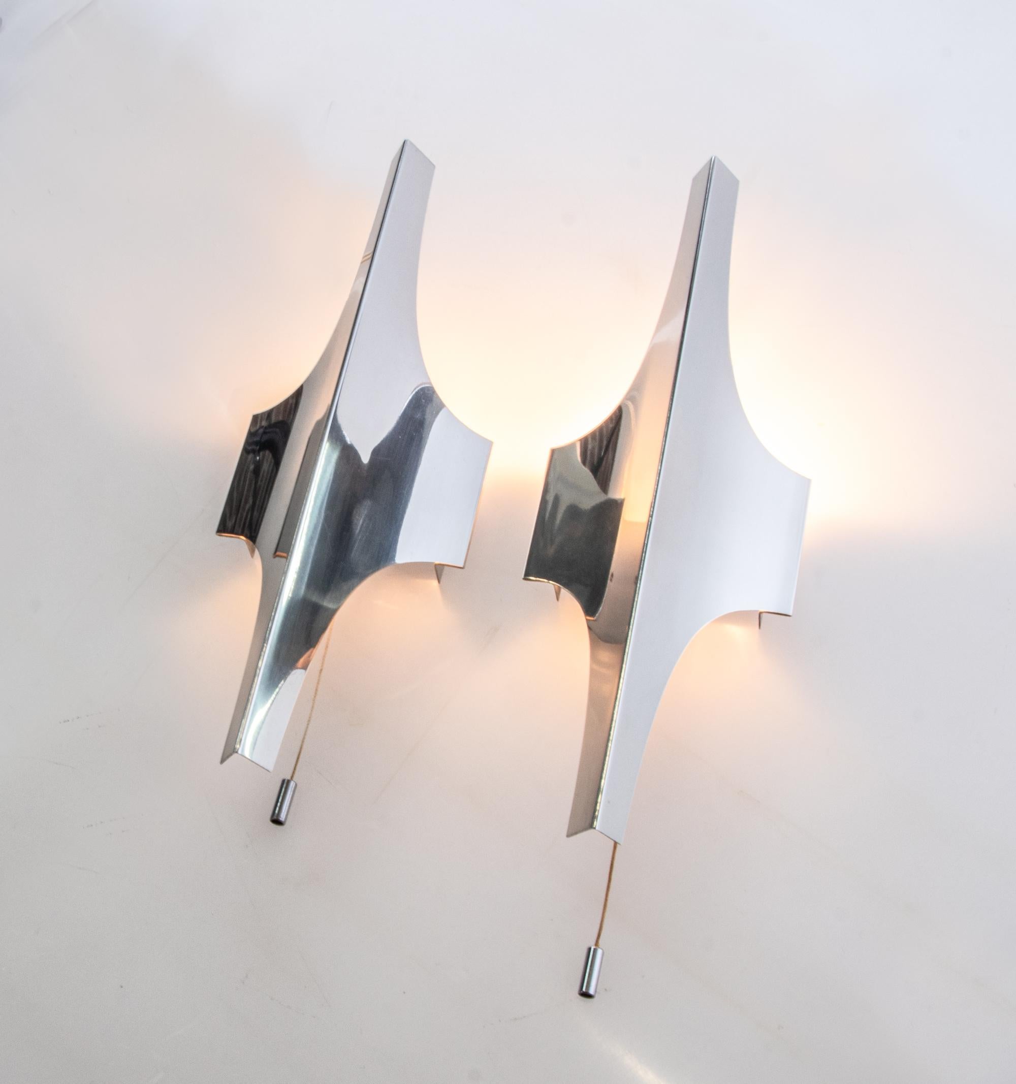 Elegant pair of nickel-plated wall lights designed by Wilhelm Braun-Feldweg. An absolute eyecatcher made of metal with a chrome tone finish. Manufactured by Doria Lighting, Germany in the 1960s. 

Design: Wilhelm Braun Feldweg. 
Style: mid century