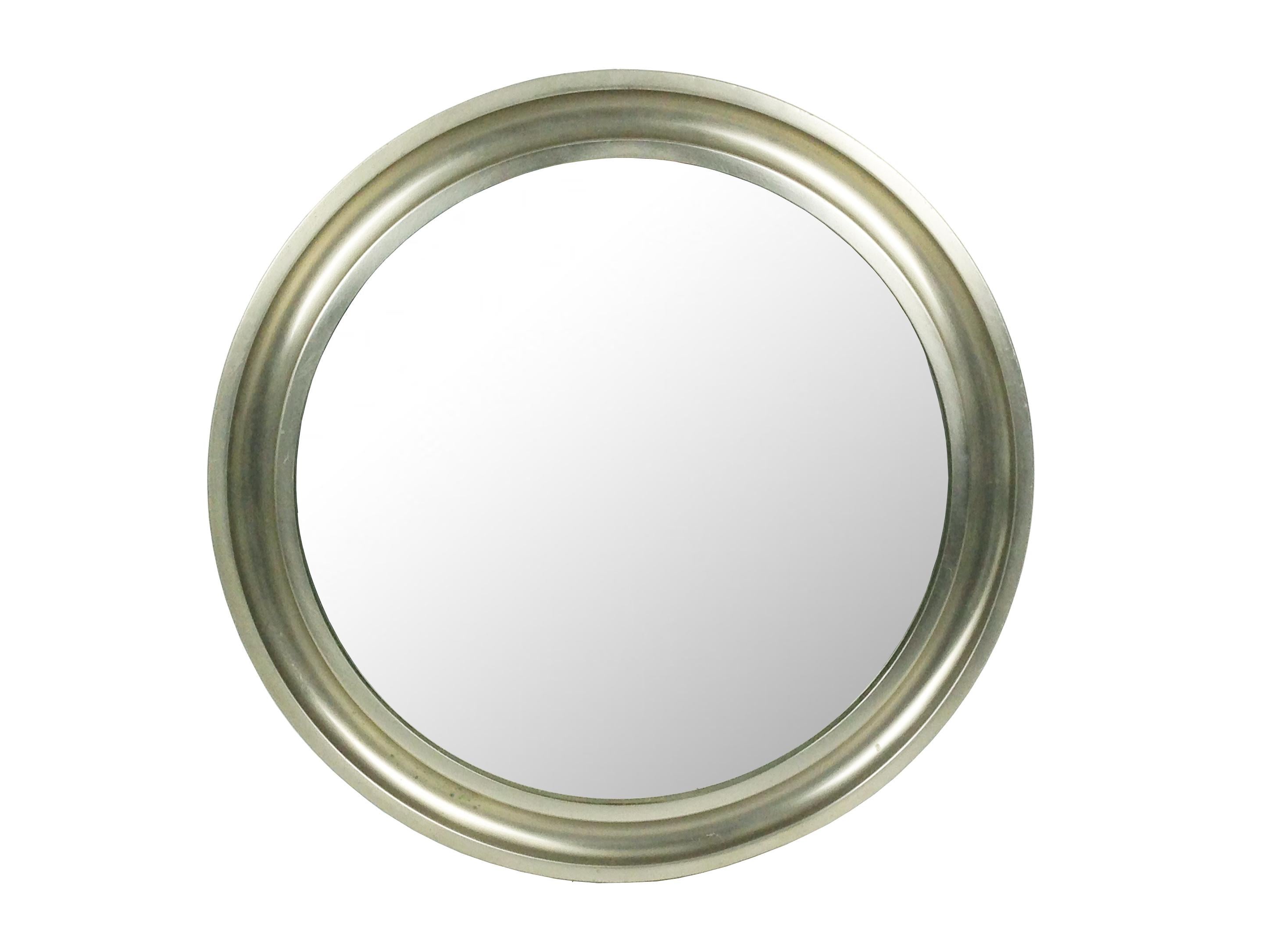 These wall mirrors are made from a nickel-plated brass circular frame with brushed finishing and a black metal back. They remain in overall very good condition, but one mirror shows one light dent on the edge which causes a slight deformation of the