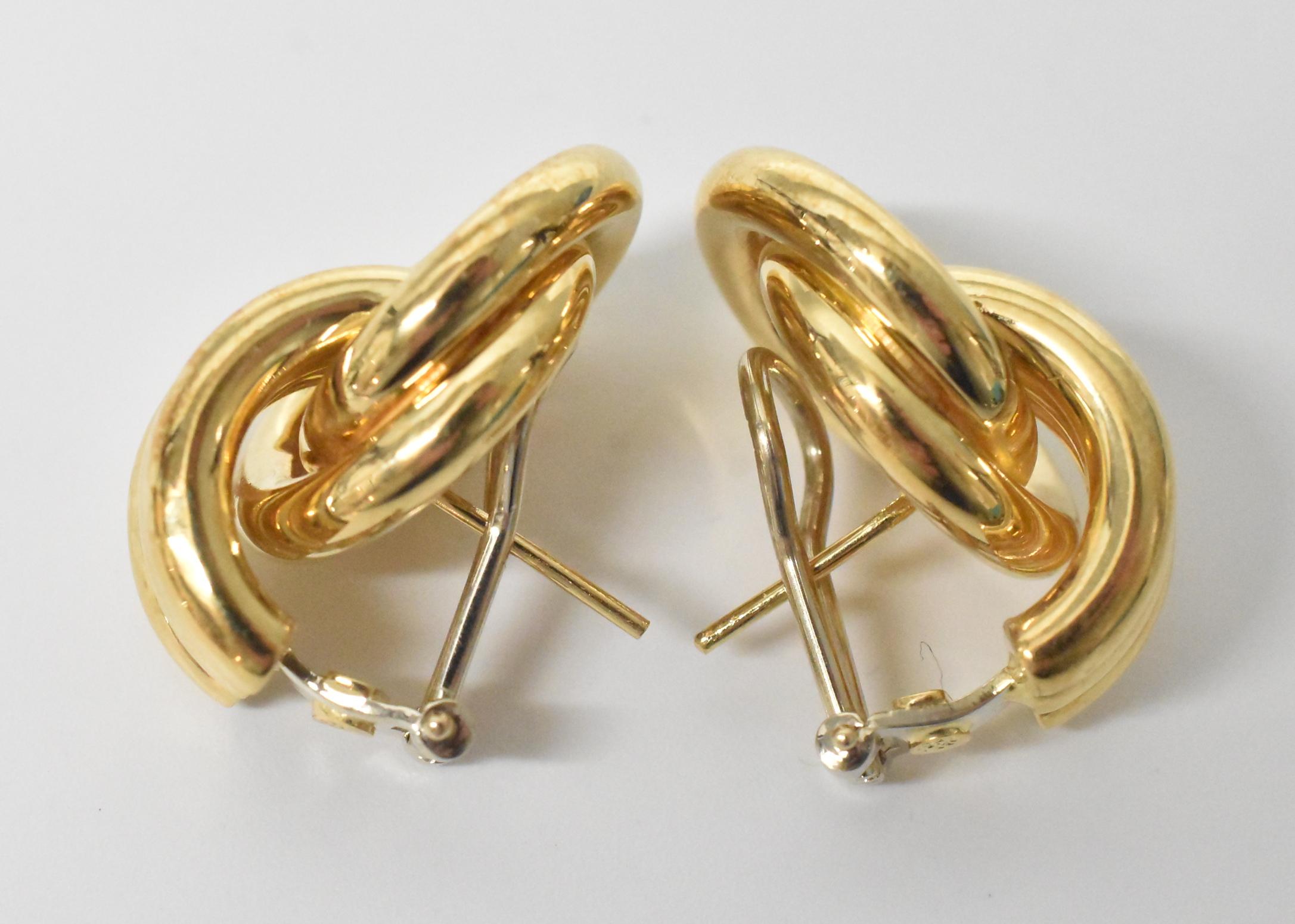 Pair of 18K gold earrings by Italian jeweler Nicolis Cola, knot style, pierced with Omega back, Cola's hallmark, stamped 166 VI. Very good condition. Dimensions: 1