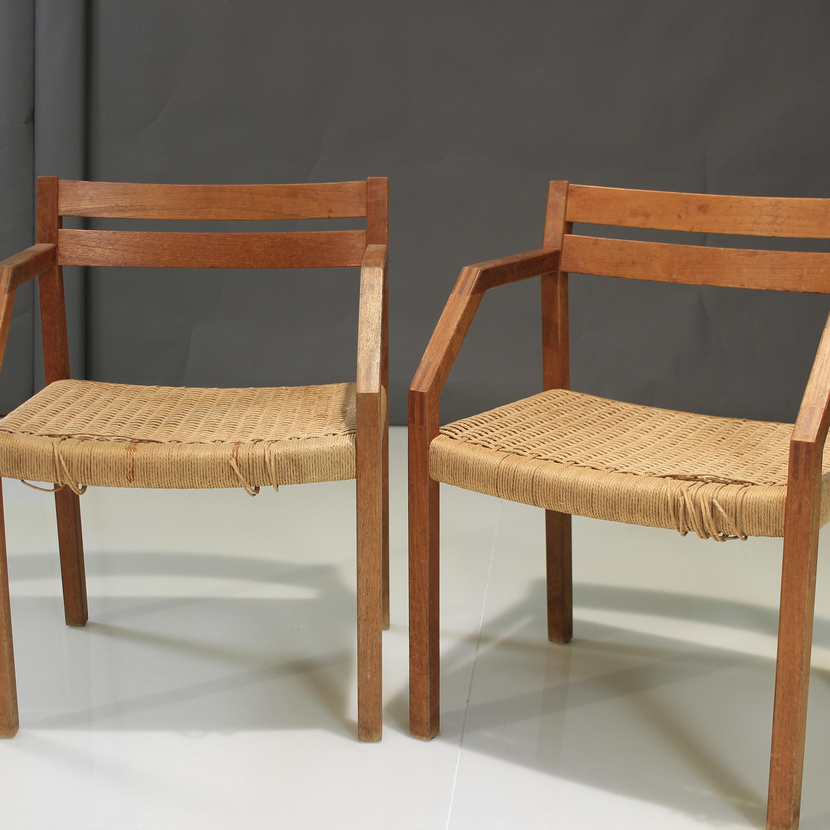 Laccato Coppia di poltrone Model 404 di Niels Moller in teak e corda di carta in vendita