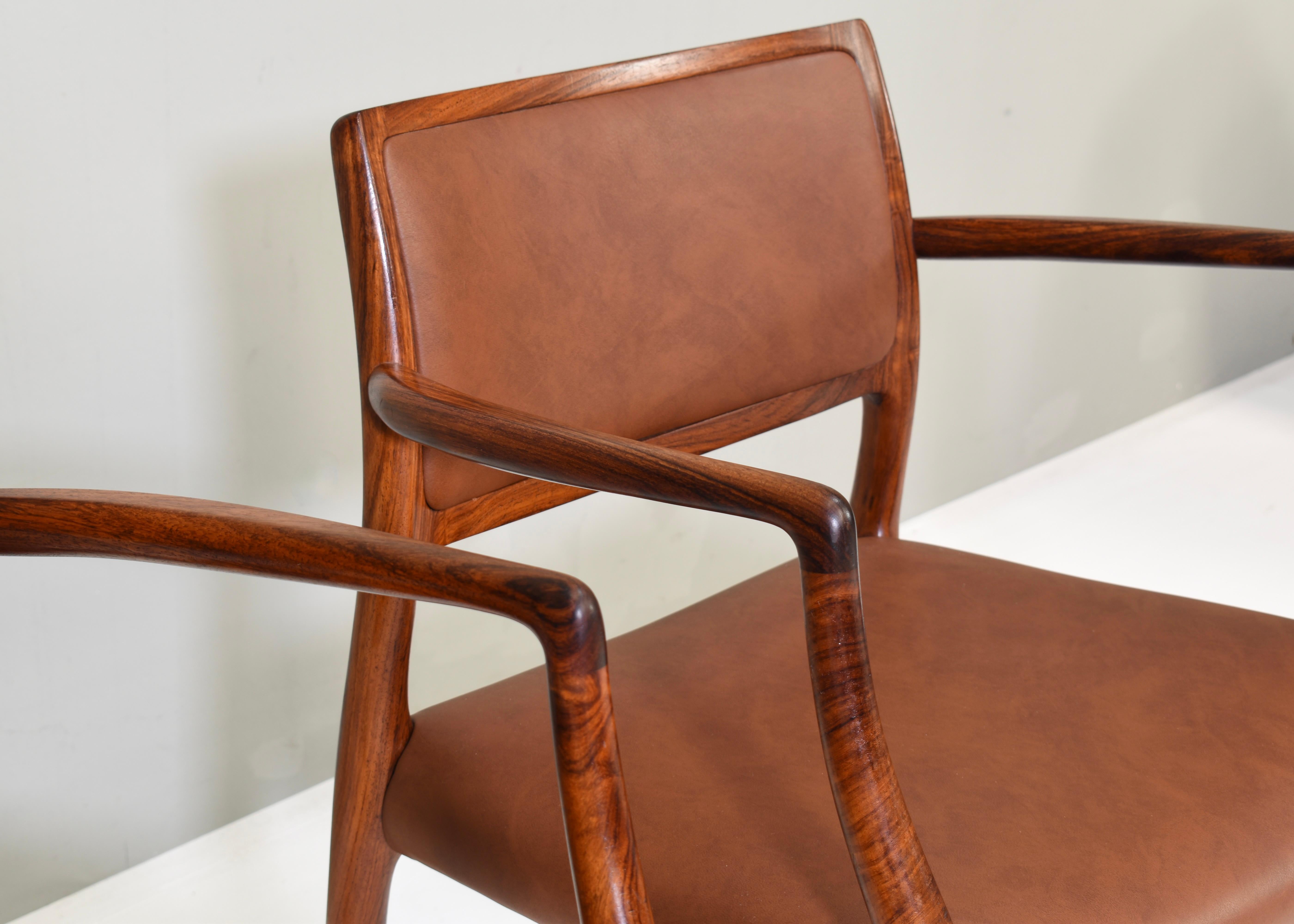 Paar Niels O. Møller Modell 65 Esszimmerstühle - Dänemark, 1968 im Angebot 8