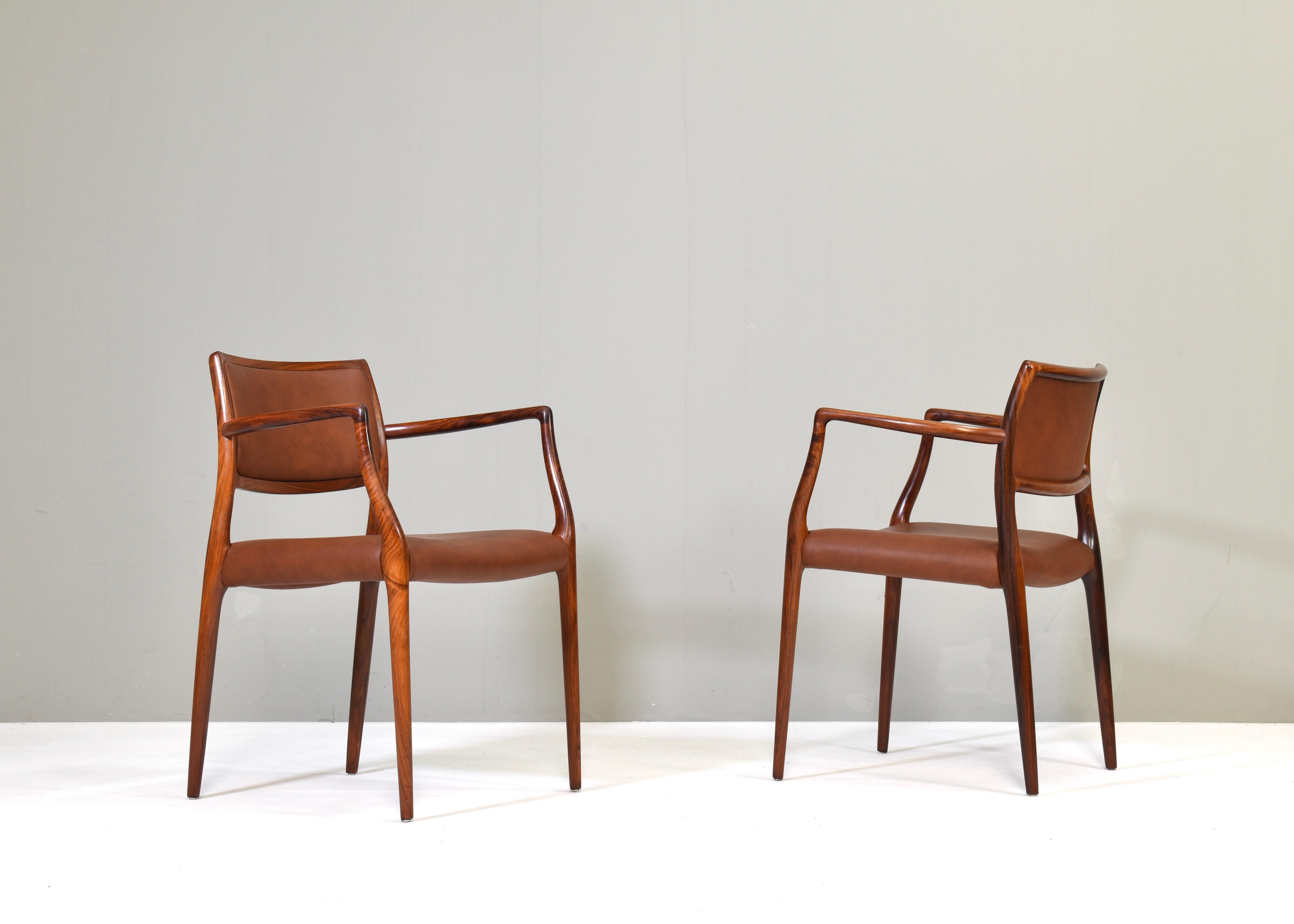 Niels Otto Møller Modell 65 Esszimmerstühle: Zeitlose Handwerkskunst trifft auf moderne Eleganz

Die Niels Moller Model 65 Dining Chairs verkörpern die perfekte Mischung aus Form, Funktion und dänischem Design. Die ursprünglich in den 1960er Jahren