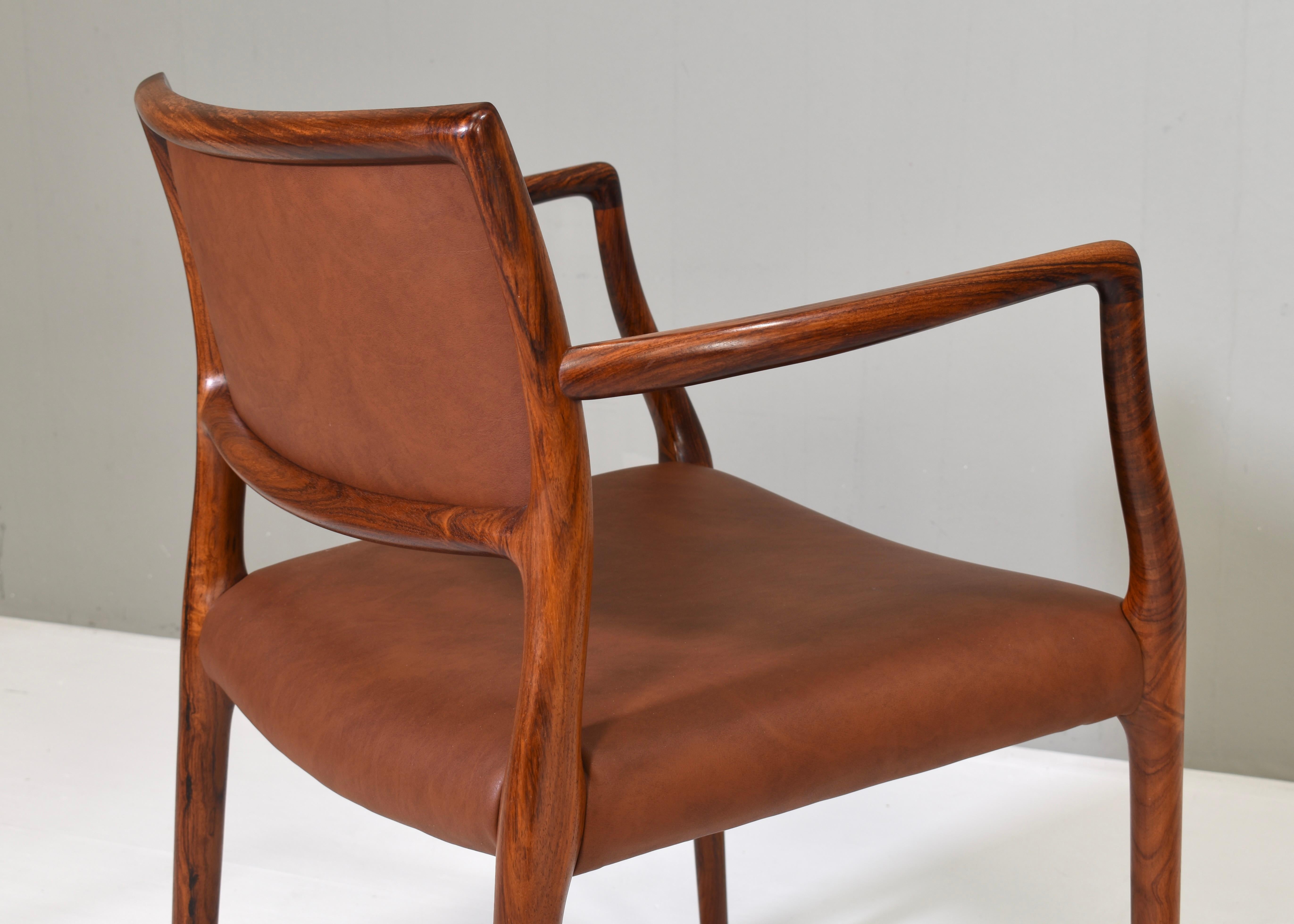 Paar Niels O. Møller Modell 65 Esszimmerstühle - Dänemark, 1968 (Mitte des 20. Jahrhunderts) im Angebot