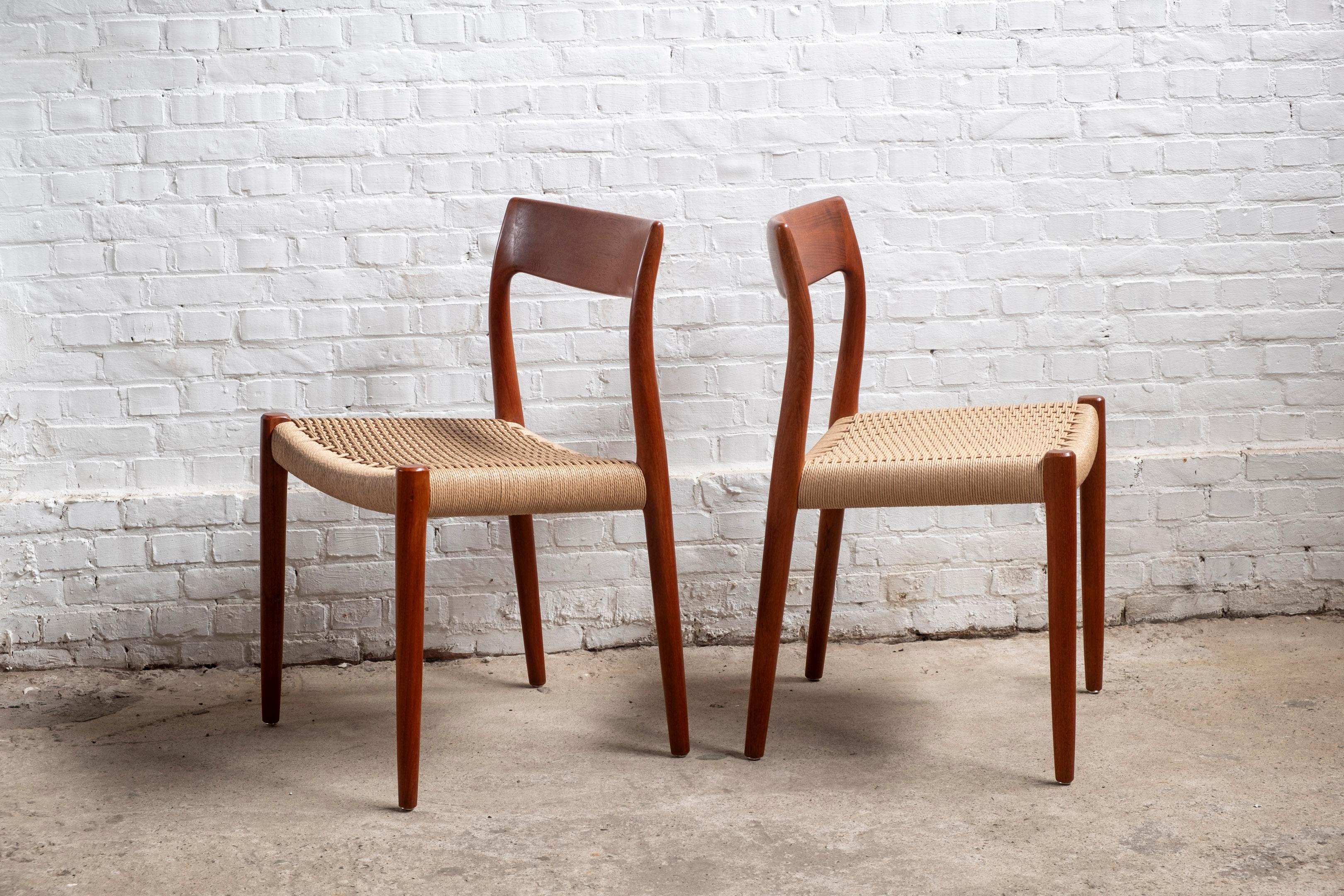 Pair of teak dining chairs by Niels Otto Møller, model 77 produced by JL Møller Møbelfabrik in the 1960s. Beautiful wood grain.
Very good vintage condition, only slight signs of use in accordance with the age of the chairs. One medaillon from the JL