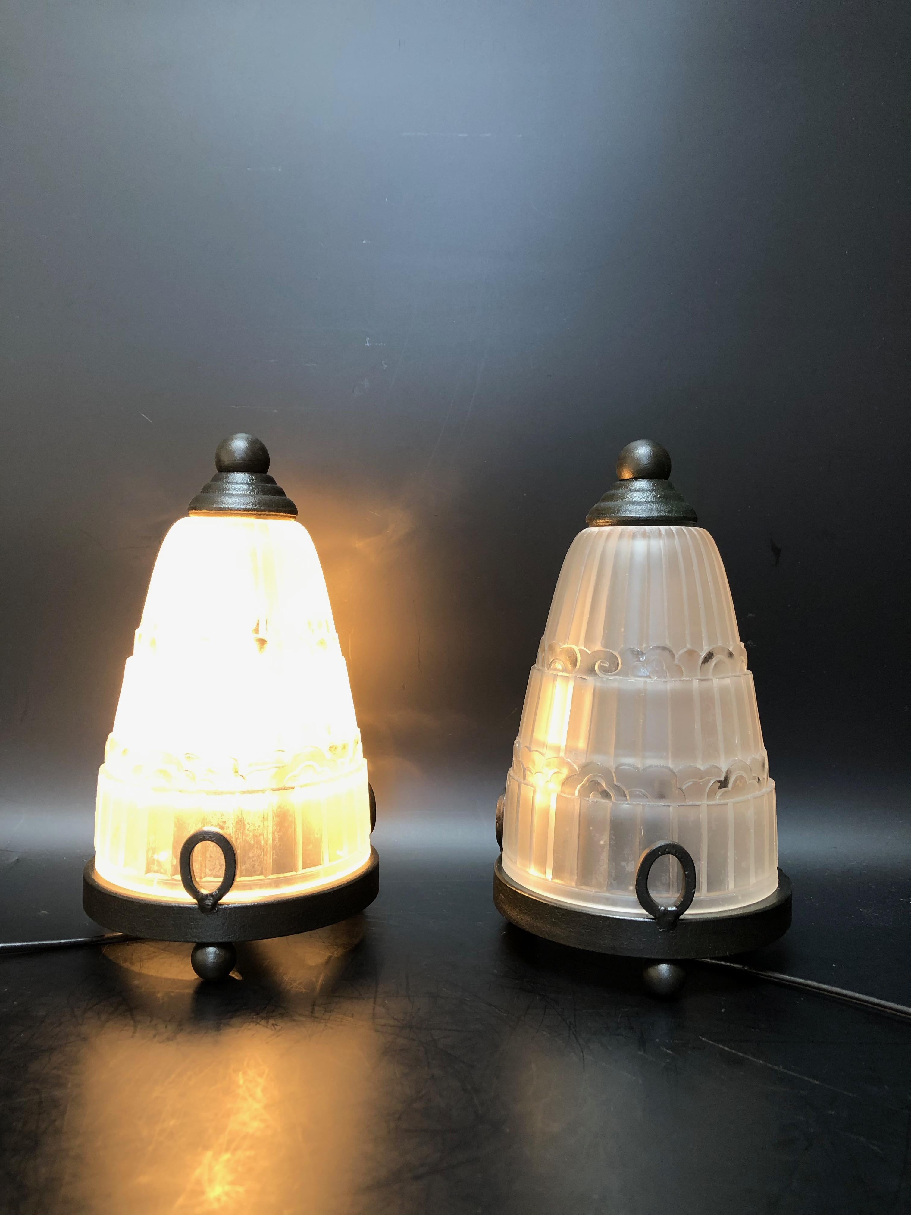 Francese Coppia di lampade da notte attribuite a Genet & Michon in vendita