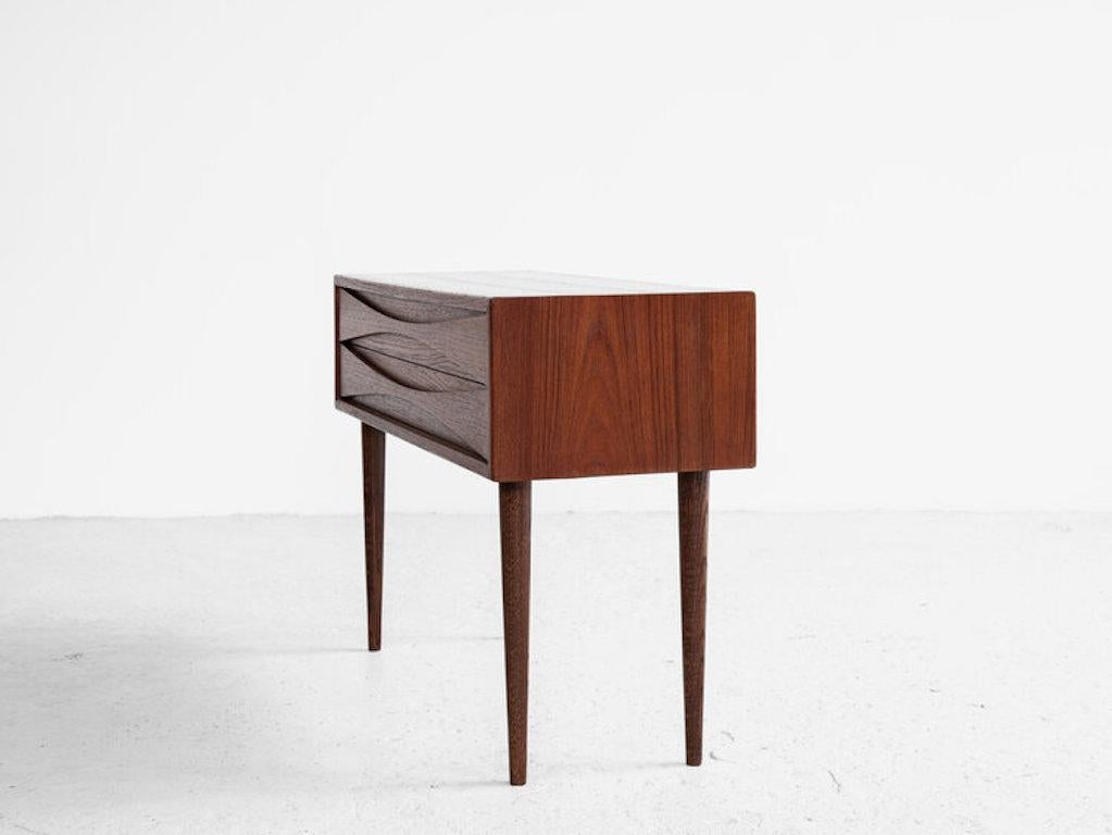 Scandinavian Modern Pair of Swedish Modern Rosewood Night Stands by Niels Clausen, 1960's For Sale