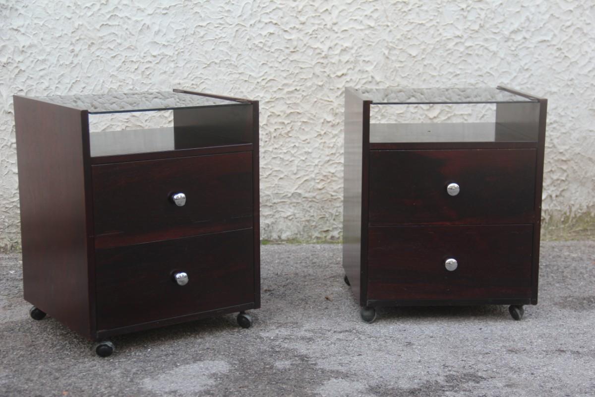 Pareja de mesillas de noche Carlo De Carli, 1960 para Sormani Italian Design palisandro ,piso superior de cristal negro.