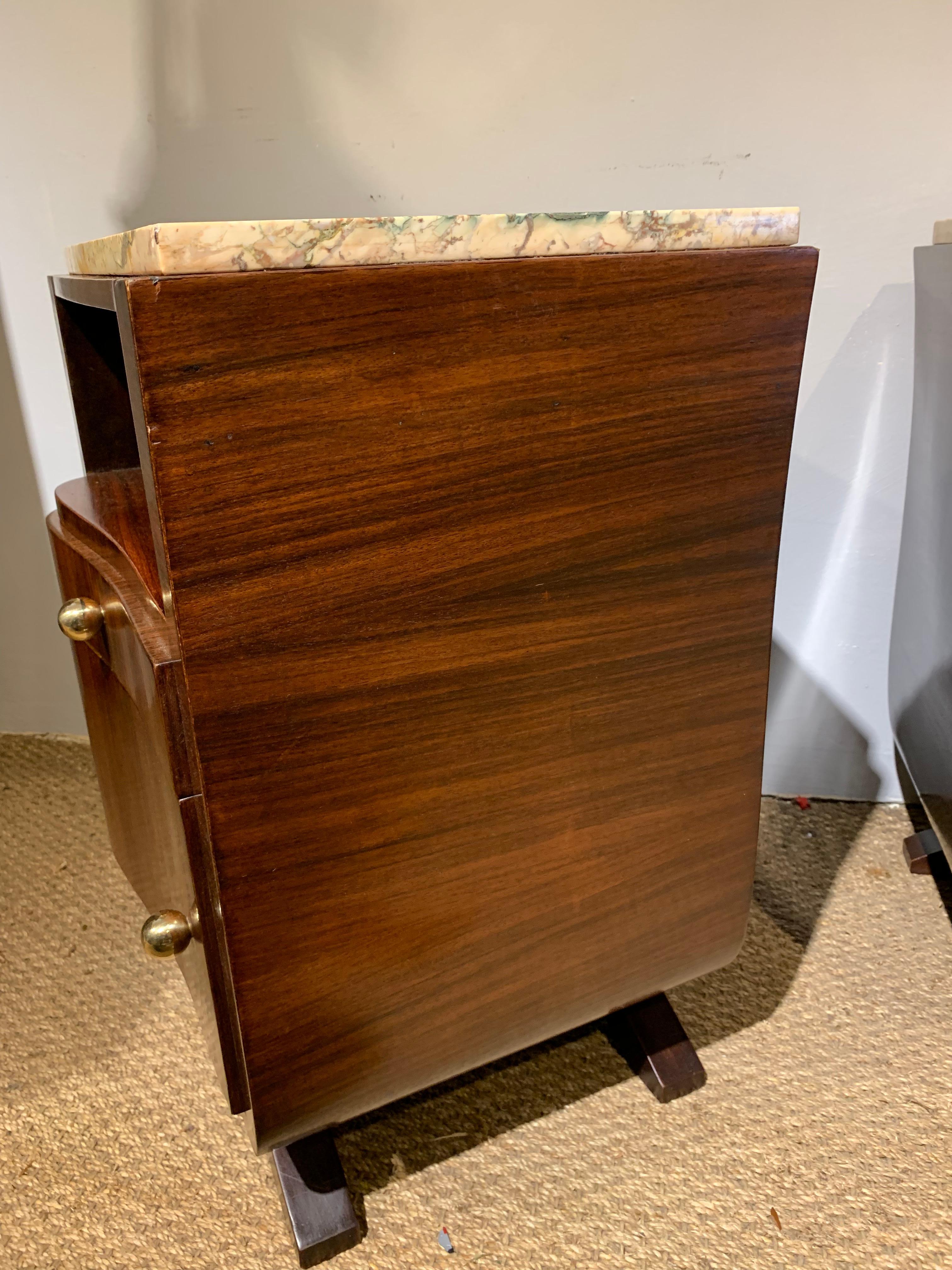 Pair of Nightstands (Walnuss)