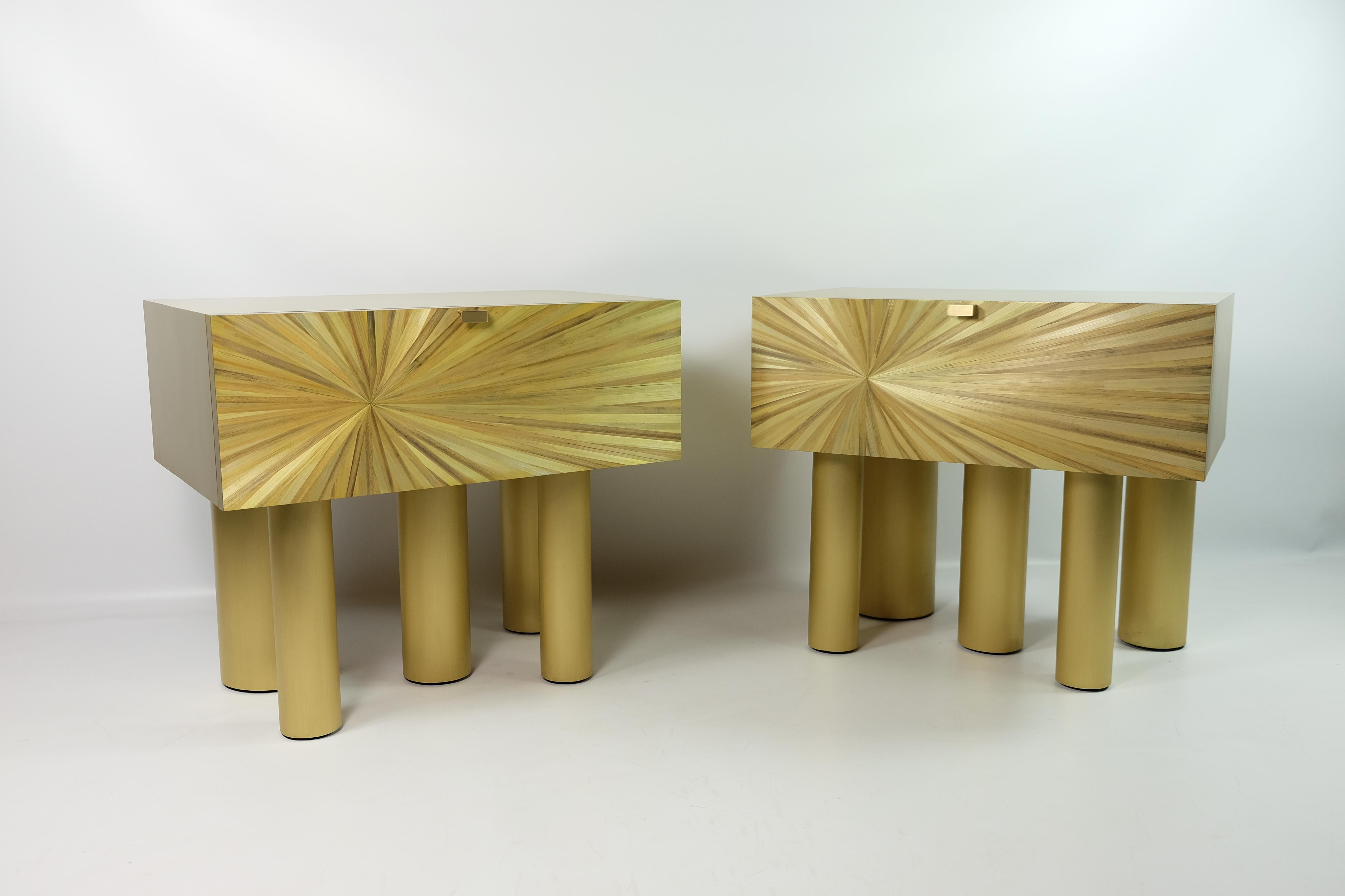 Hand-Crafted Pair of Night stands in Brass and Natural Straw marquetry by Ginger Brown For Sale