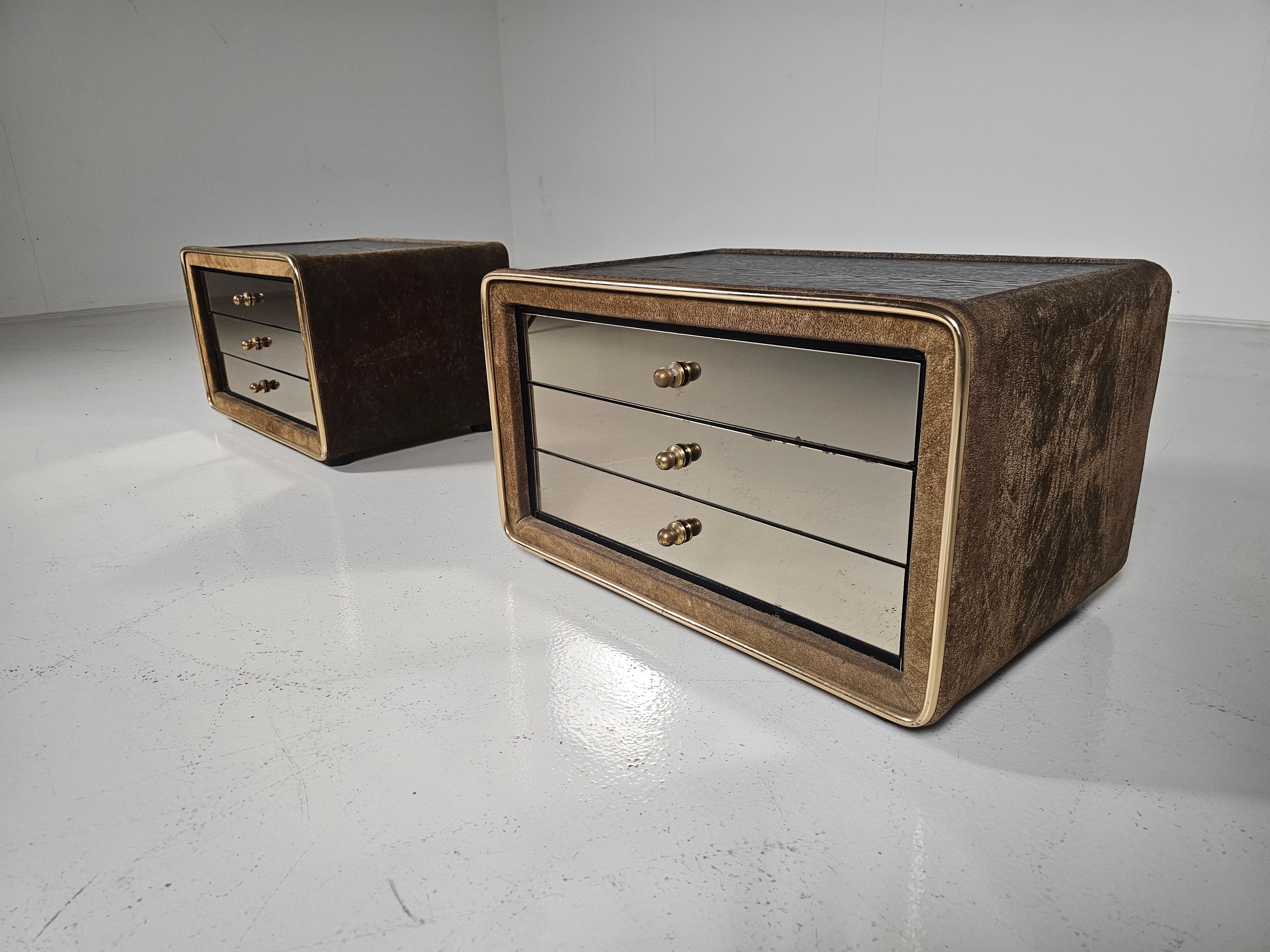 Mid-Century Modern Pair of night stands in brass and suede by RUF International, 1970s For Sale