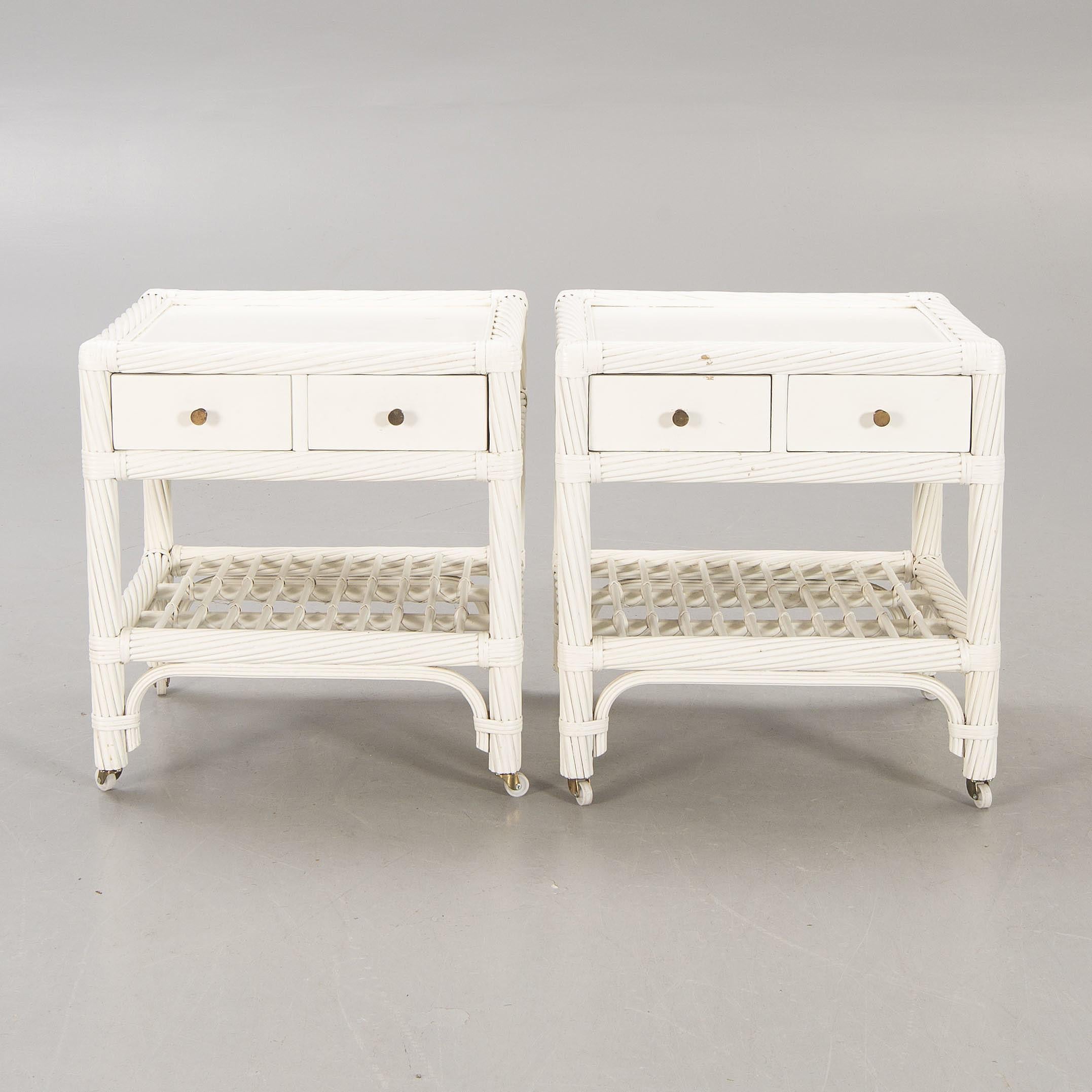 Pair of Nightstand White Lacquer Bamboo and Wood by DUX, Sweden, 1960 In Good Condition For Sale In Paris, FR