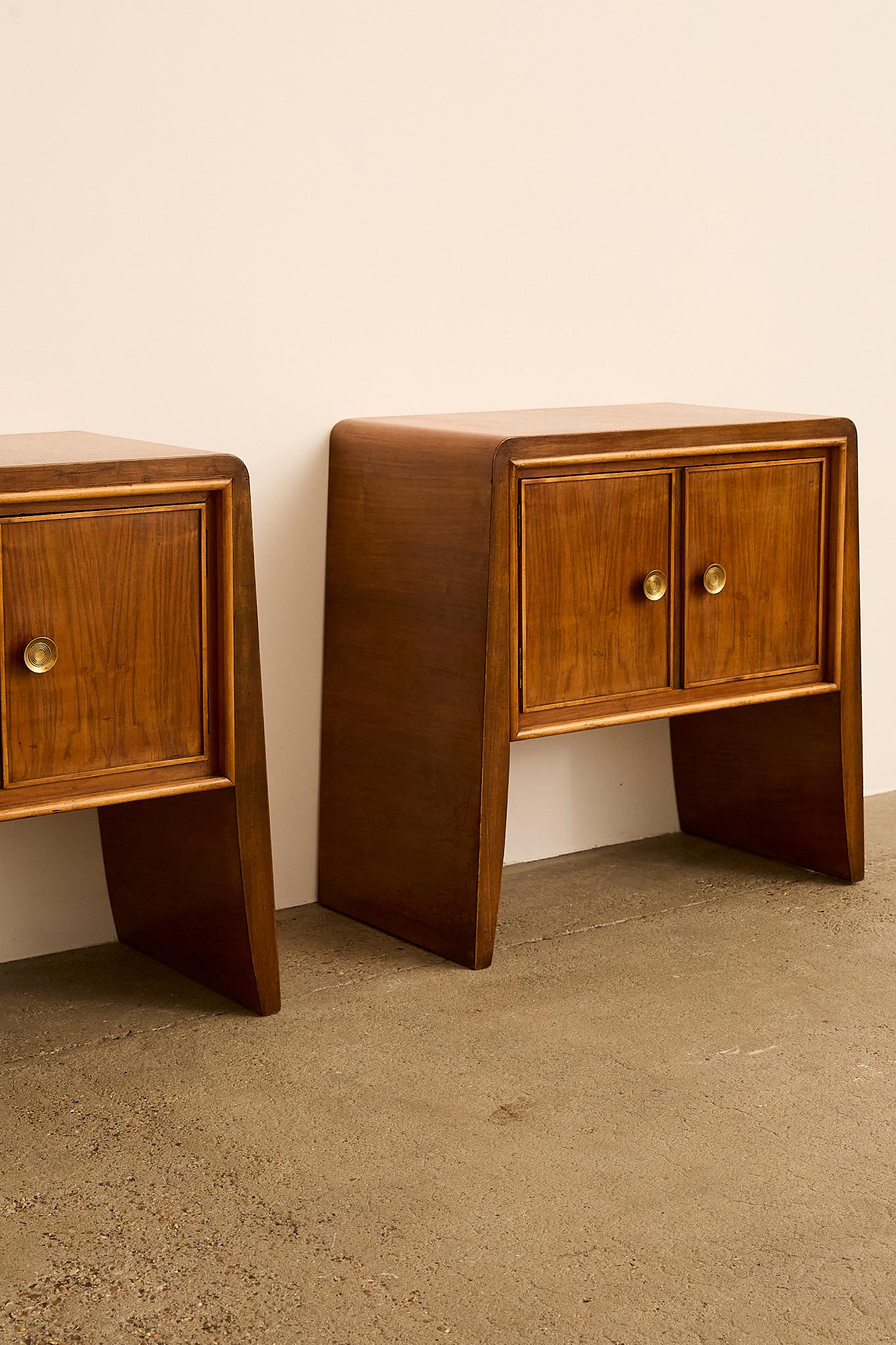 Paire de tables de nuit. Att. à Paolo Buffa Bon état - En vente à London, GB