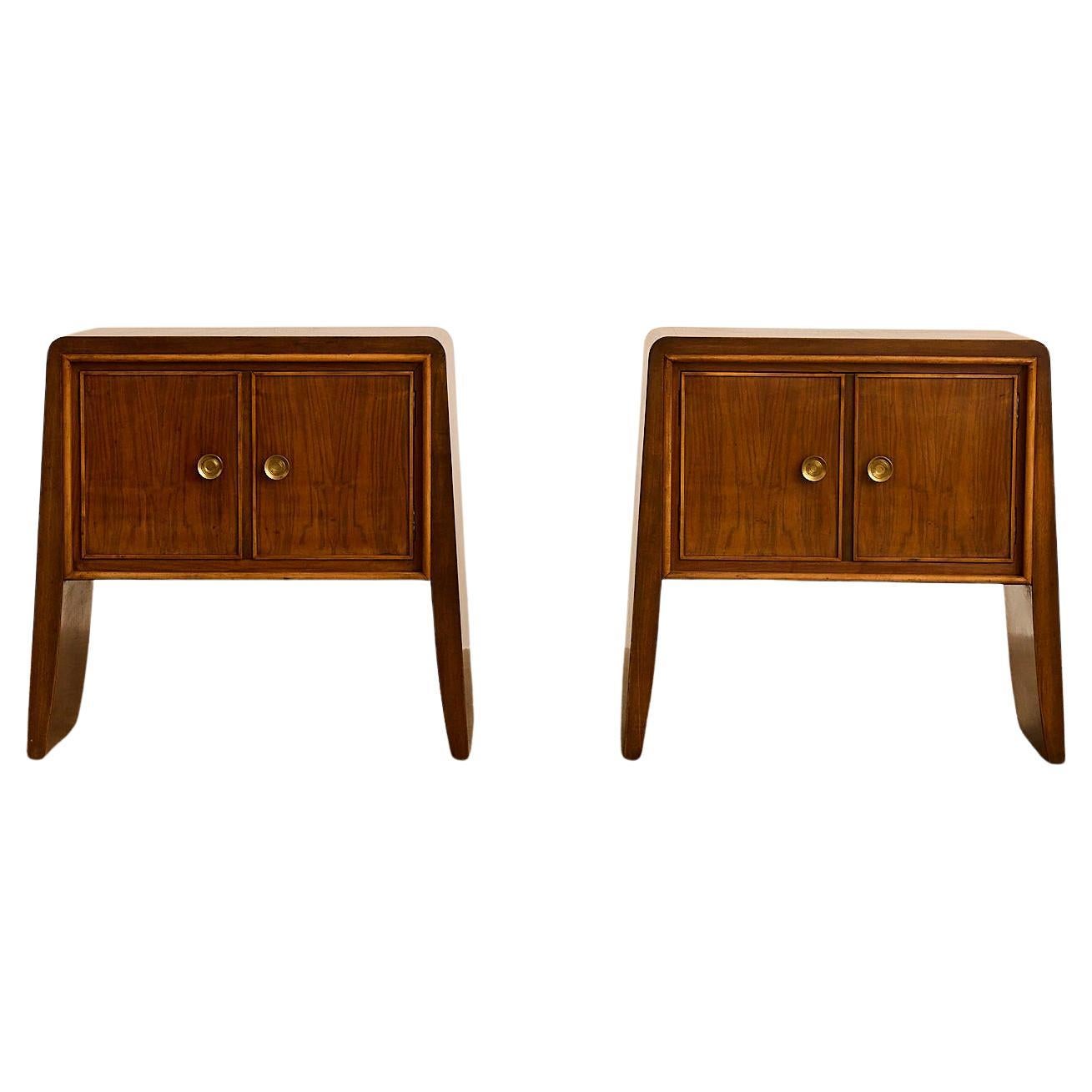 Paire de tables de nuit. Att. à Paolo Buffa en vente