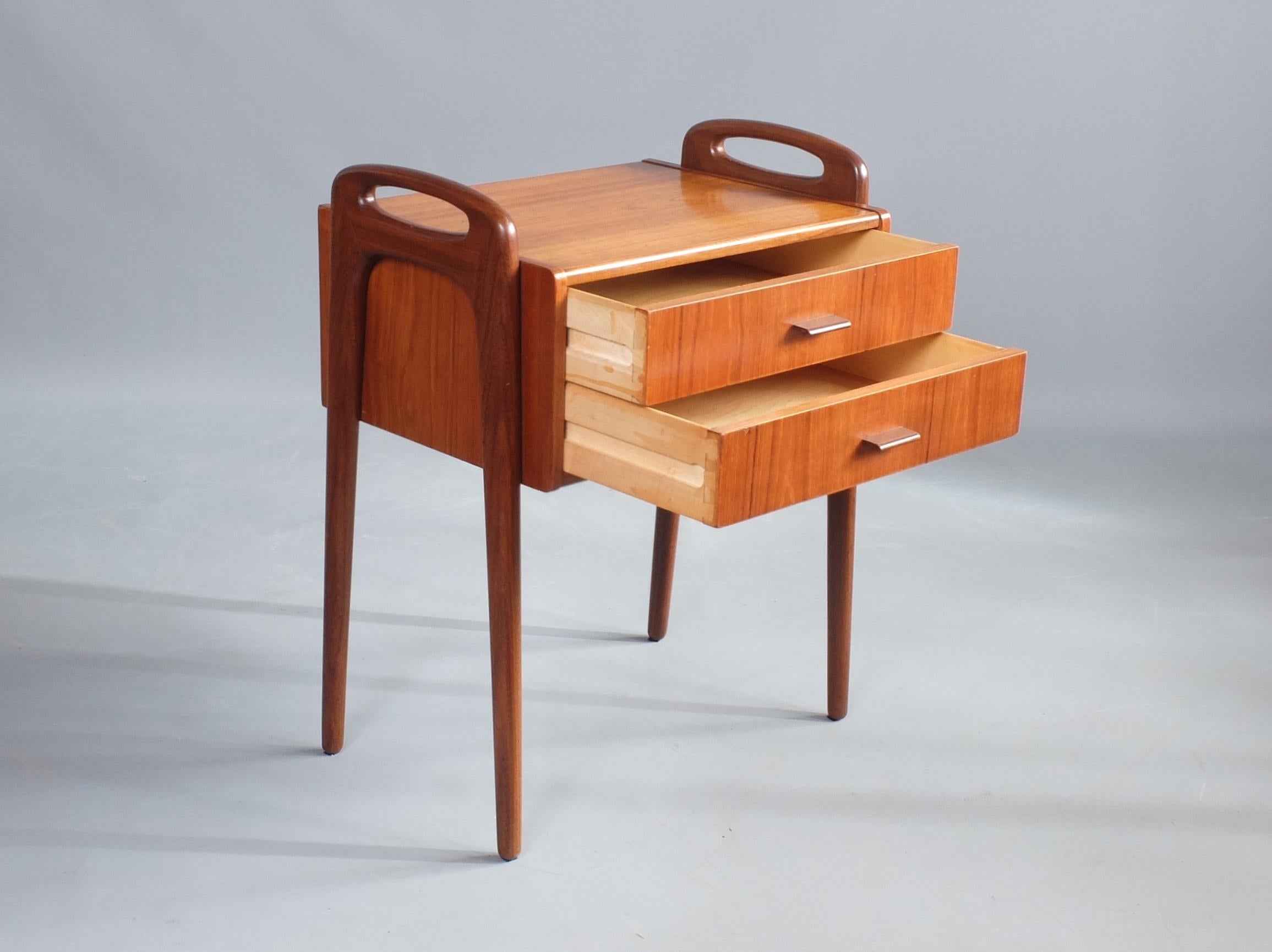 Scandinavian Modern Pair of Nightstands Bedside Tables by Johannes Andersen, Denmark, 1960s