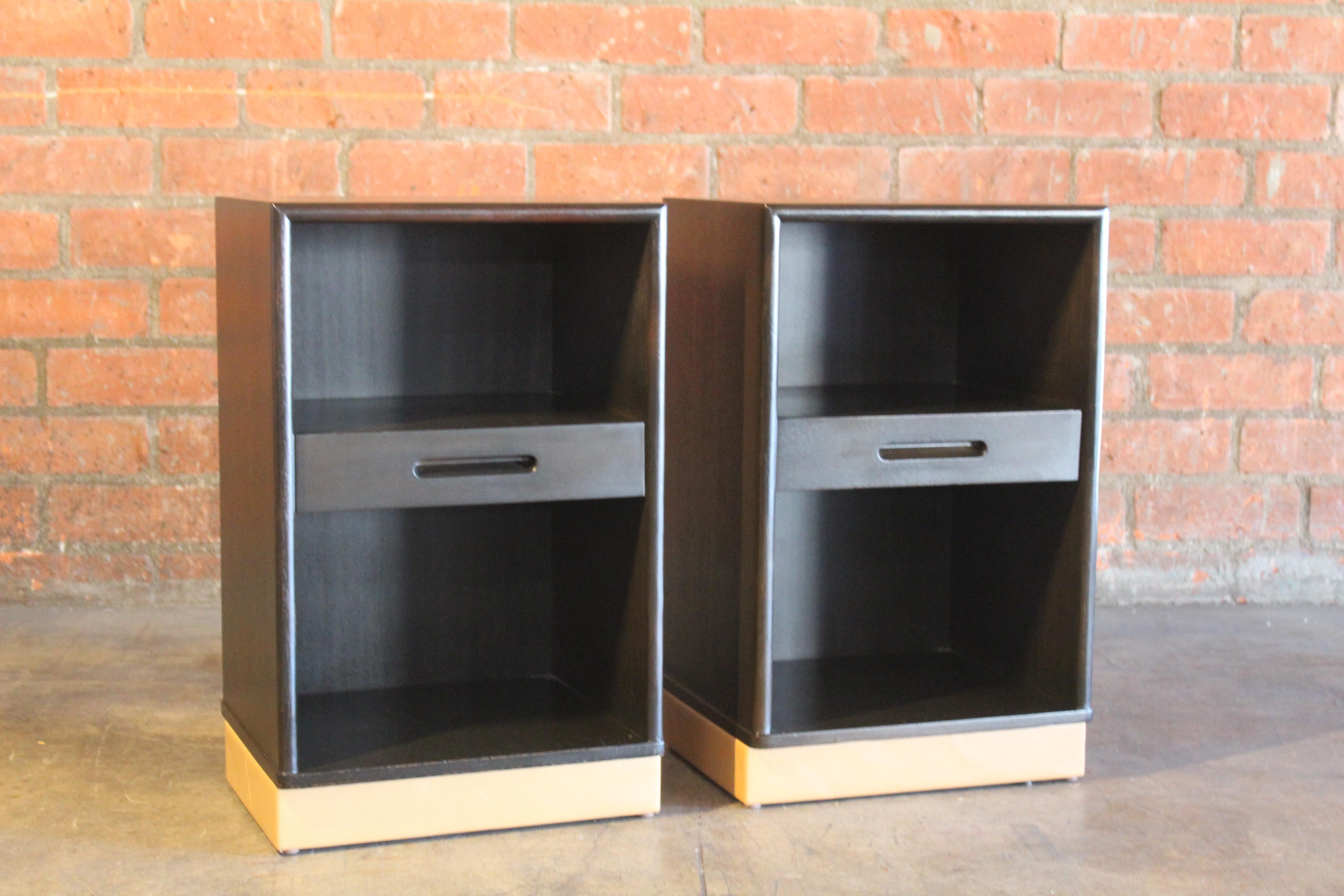 Pair of Nightstands by Edward Wormley for Dunbar, 1950s 11