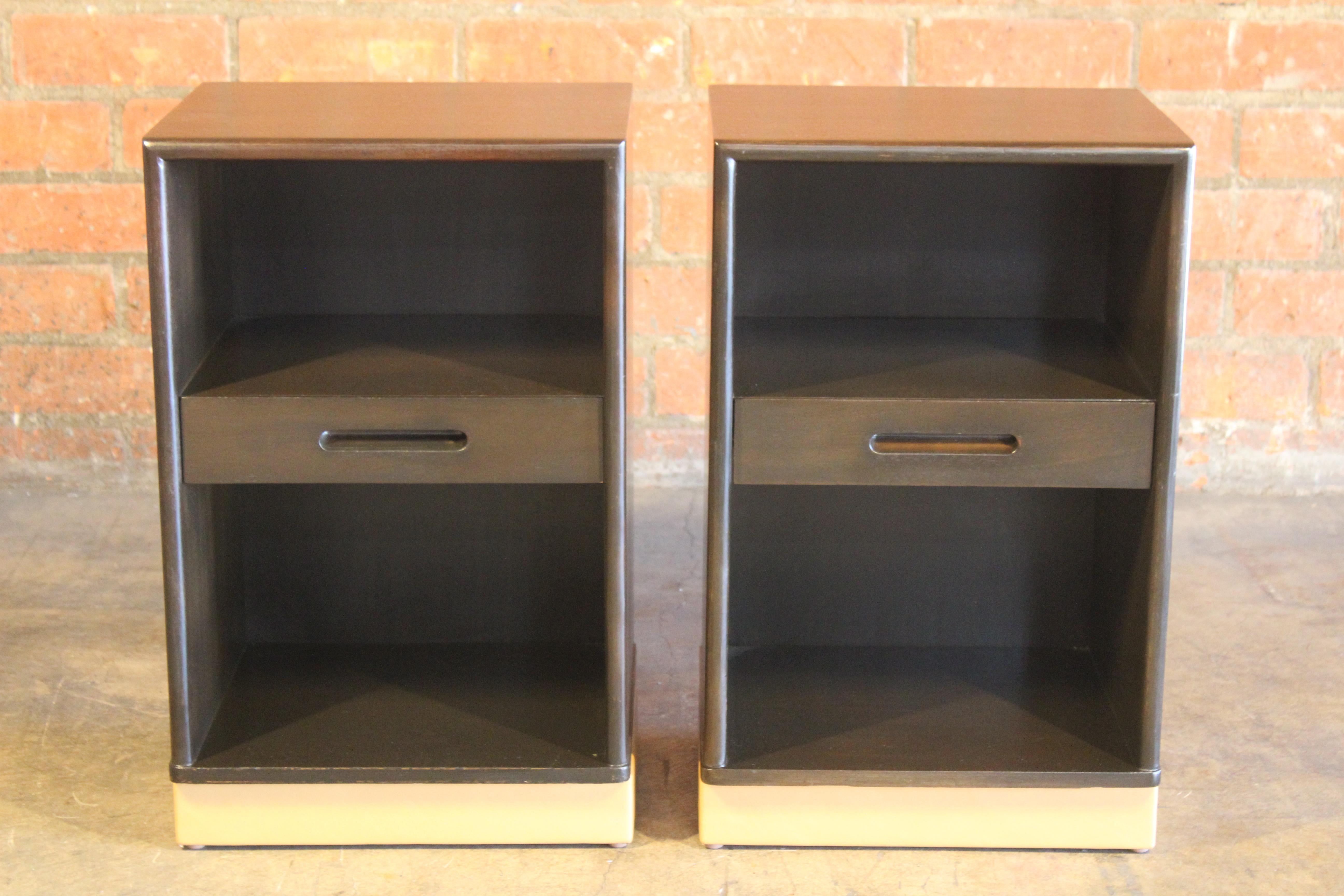 American Pair of Nightstands by Edward Wormley for Dunbar, 1950s