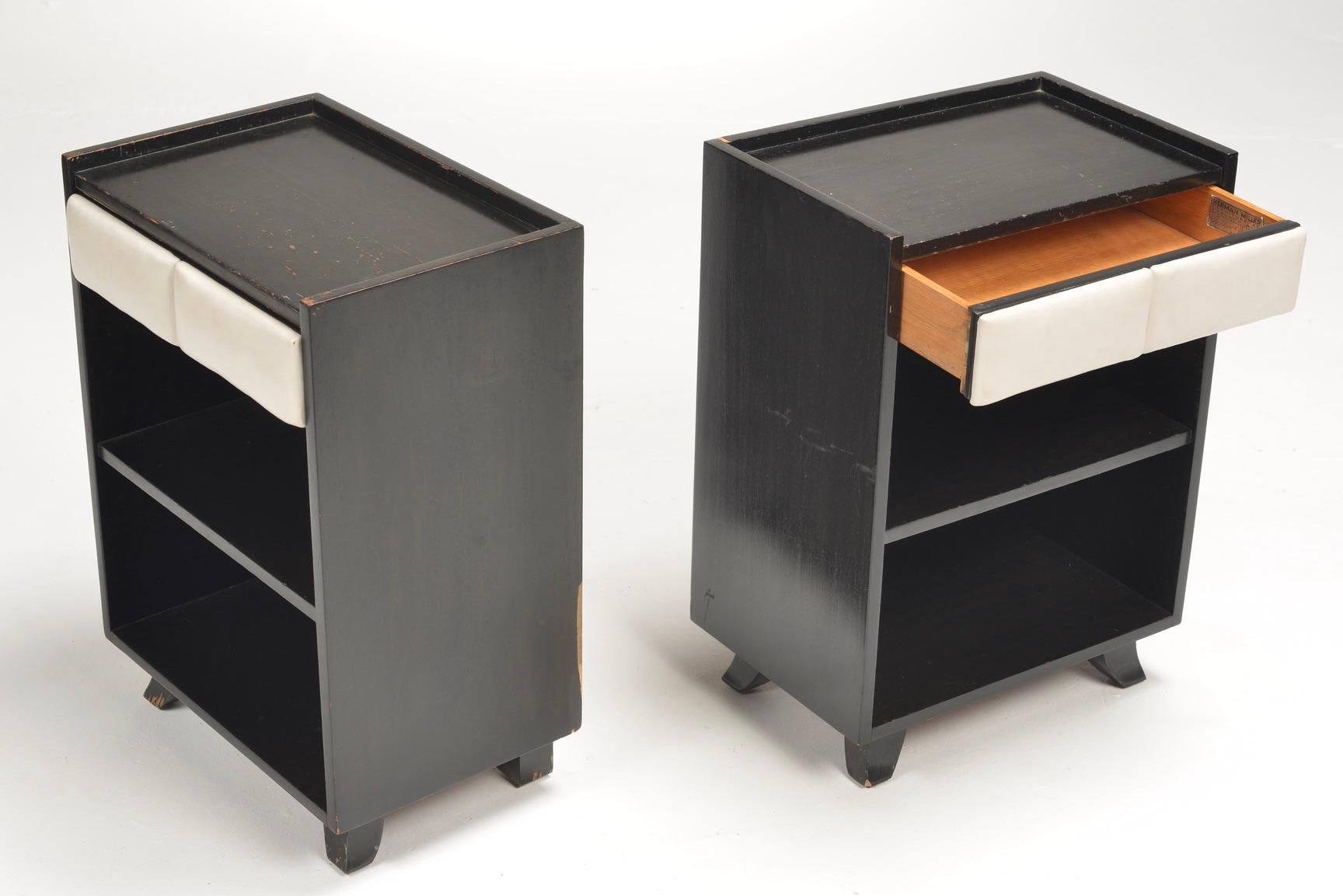 Coppia di comodini di Gilbert Rohde per Herman Miller in vendita 1